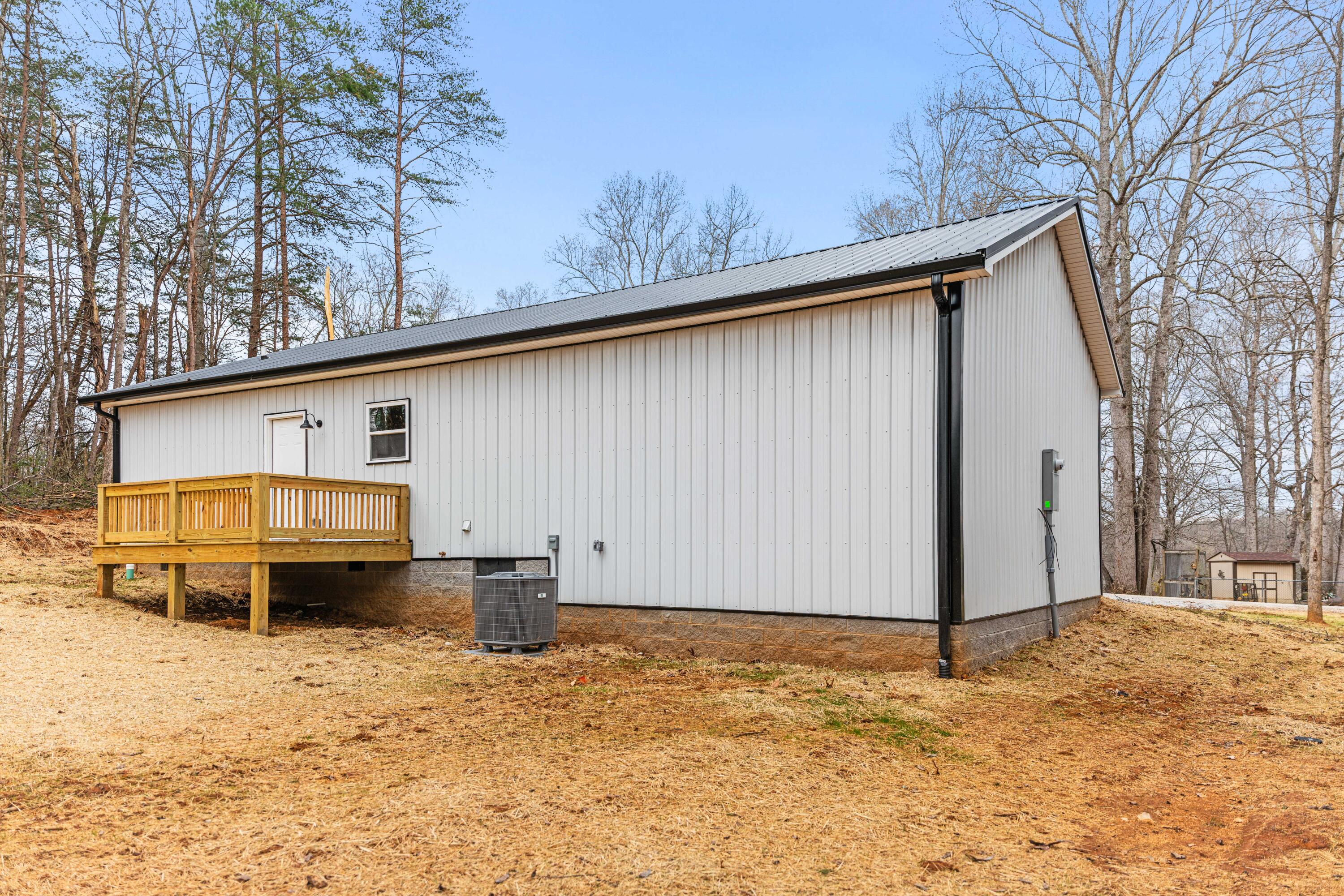 221 Pine Tree Circle Drive Property Photo 16