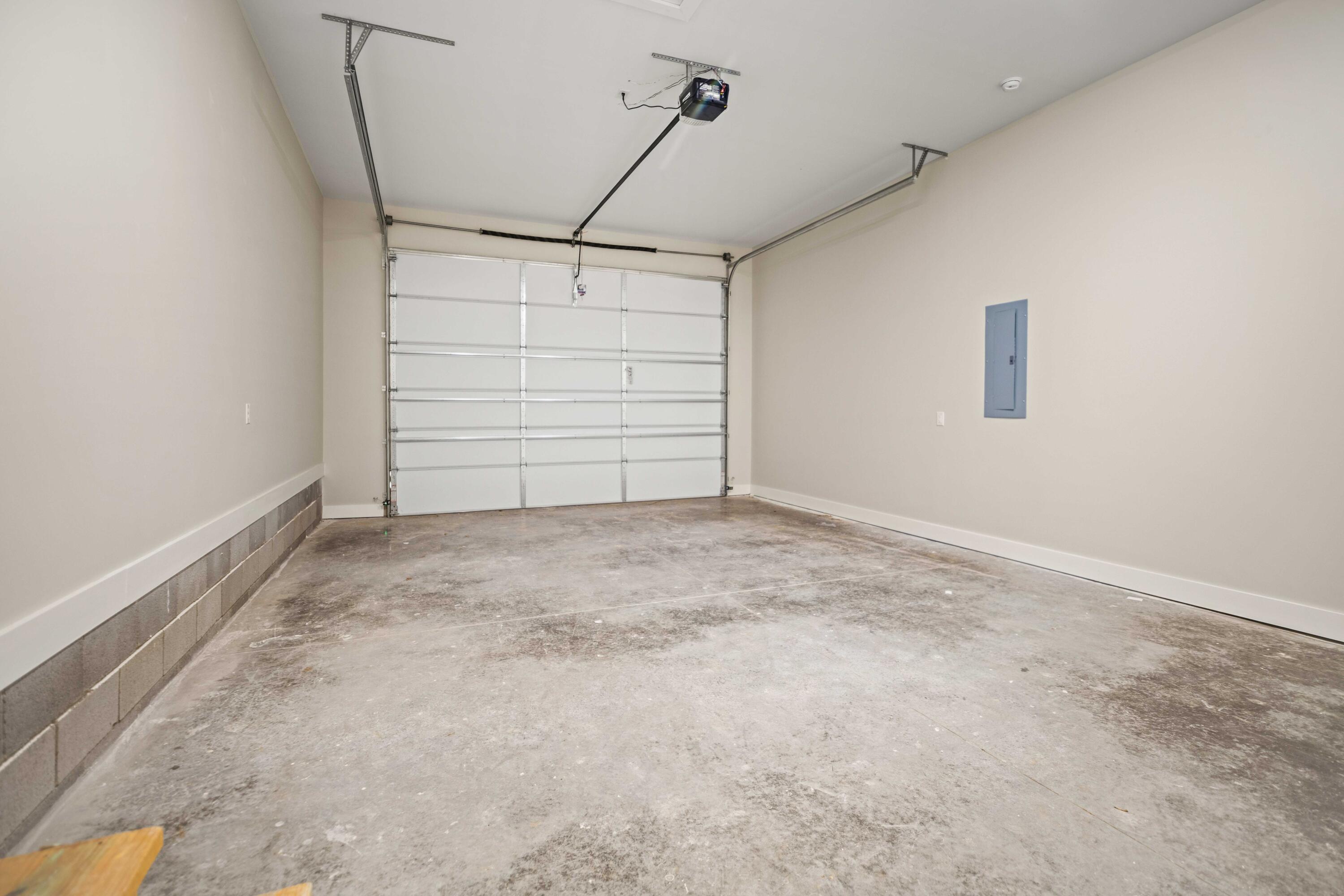 221 Pine Tree Circle Drive Property Photo 33