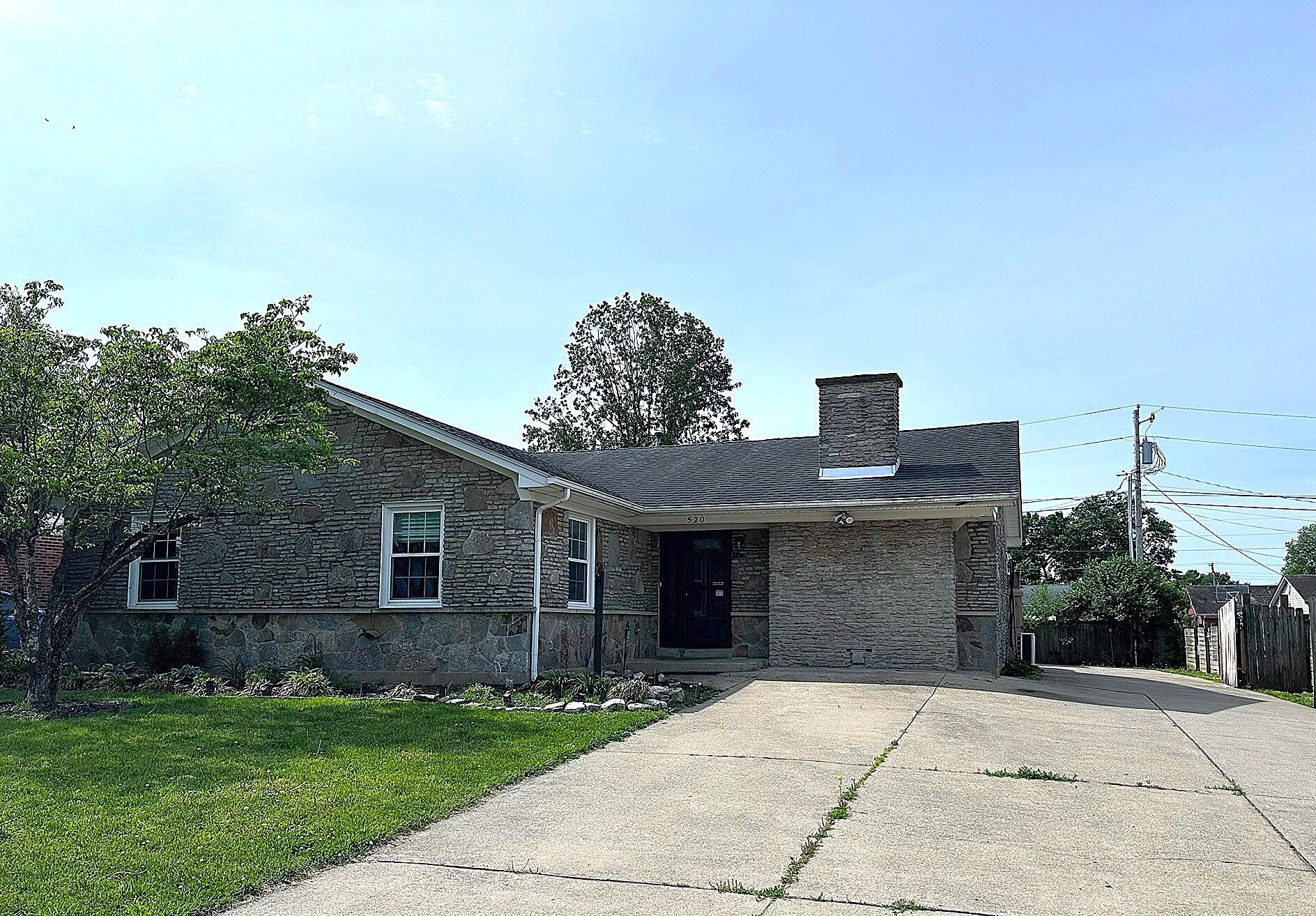 520 Pinoak Drive Property Photo 2