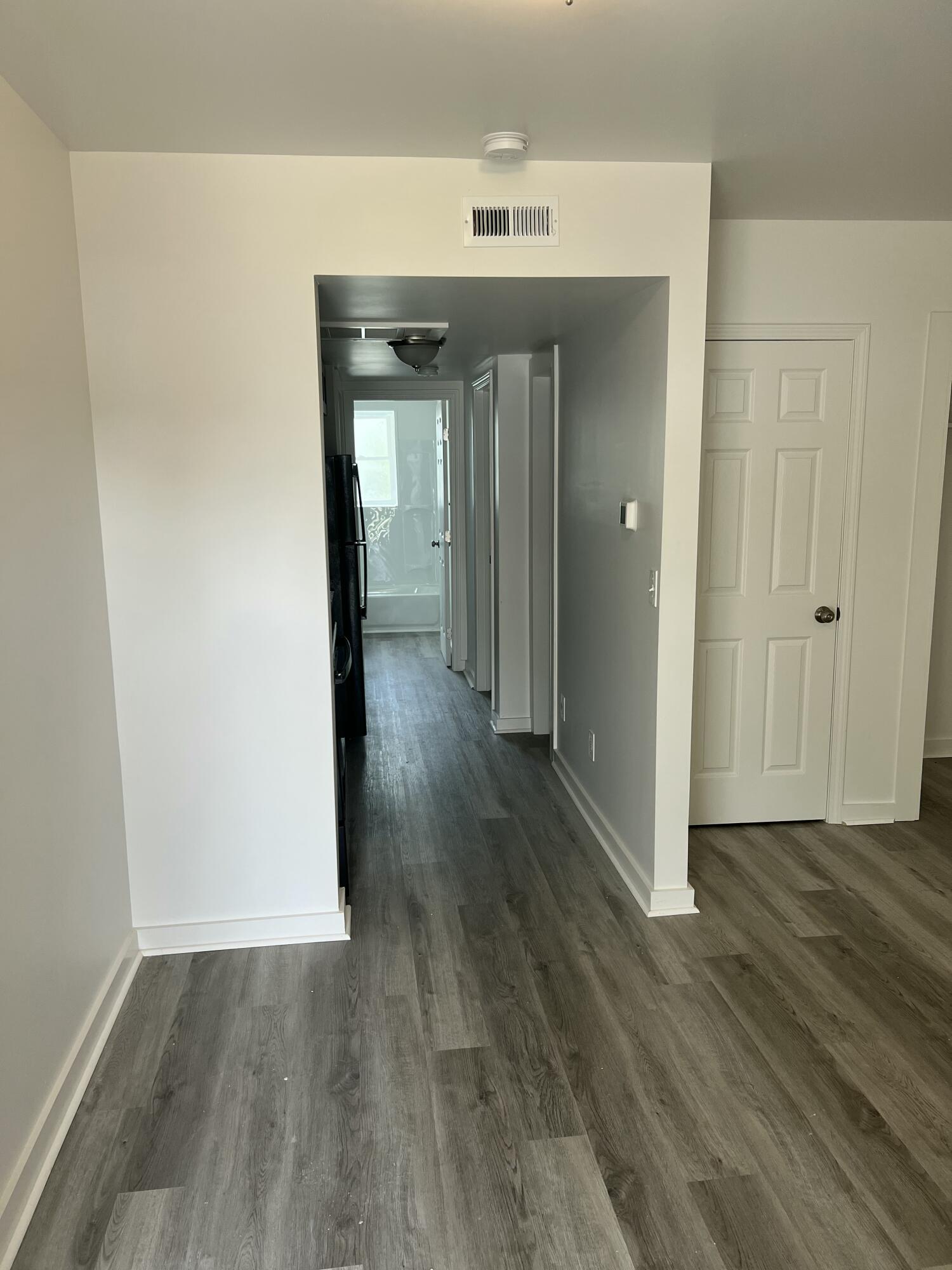 725 E College Street Property Photo 4