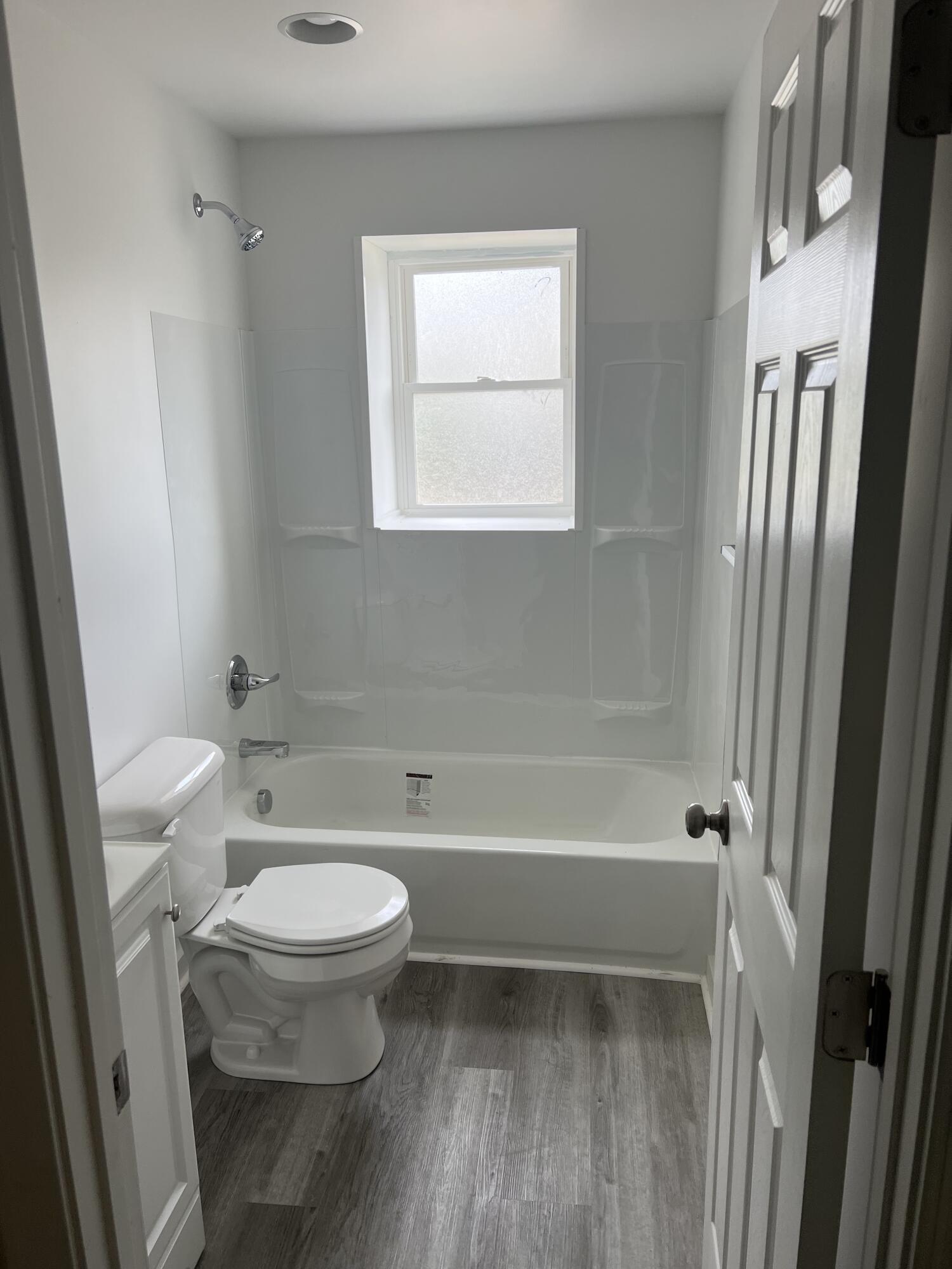 725 E College Street Property Photo 6