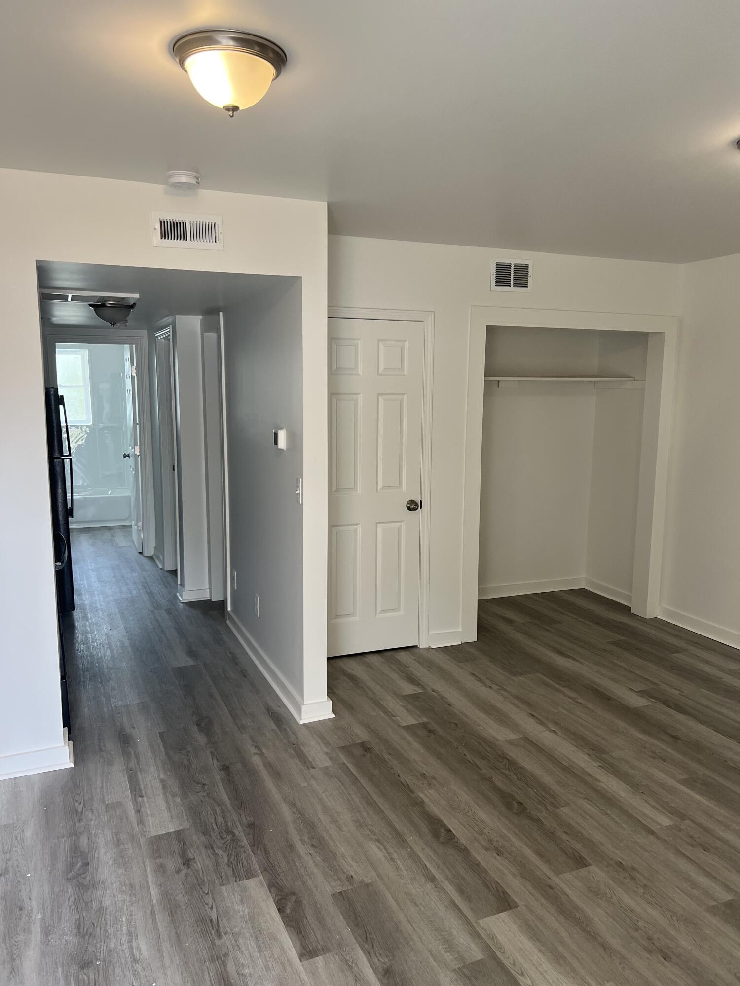 725 E College Street Property Photo 10