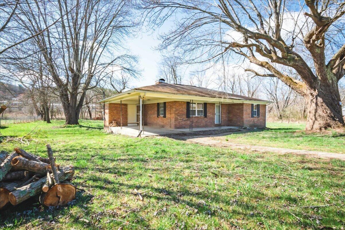 5989 Slate Lick Road Property Photo 2