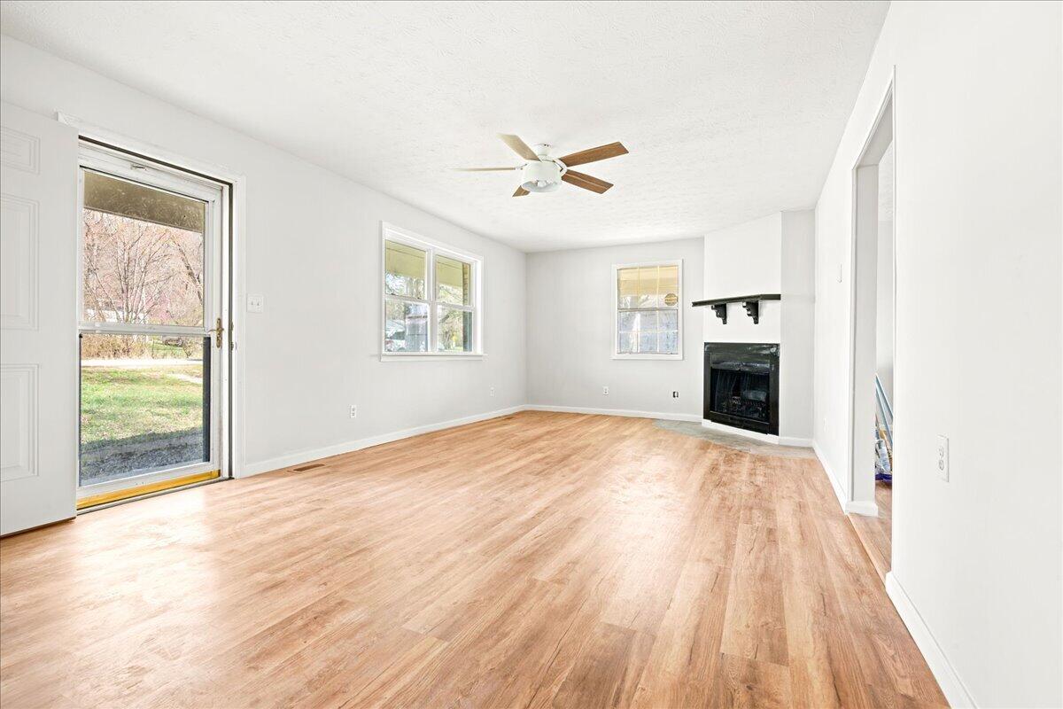 5989 Slate Lick Road Property Photo 6