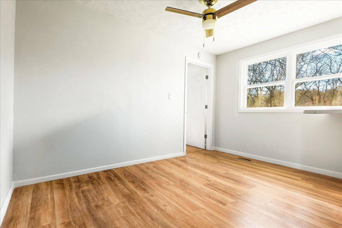 5989 Slate Lick Road Property Photo 11