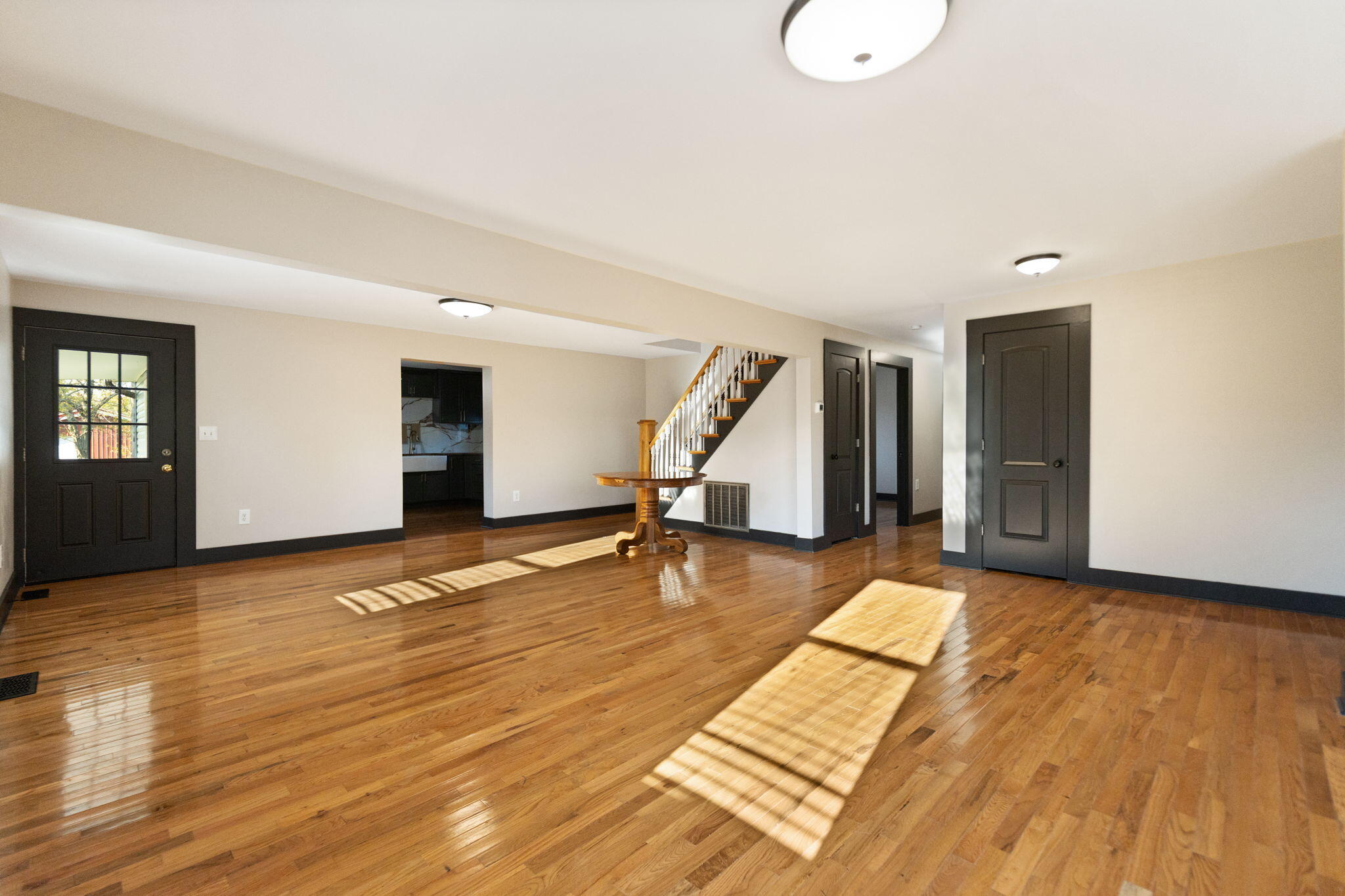 201 York Lane Property Photo 7