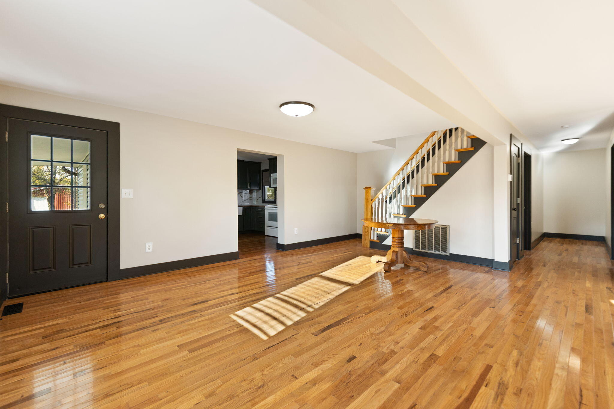 201 York Lane Property Photo 8
