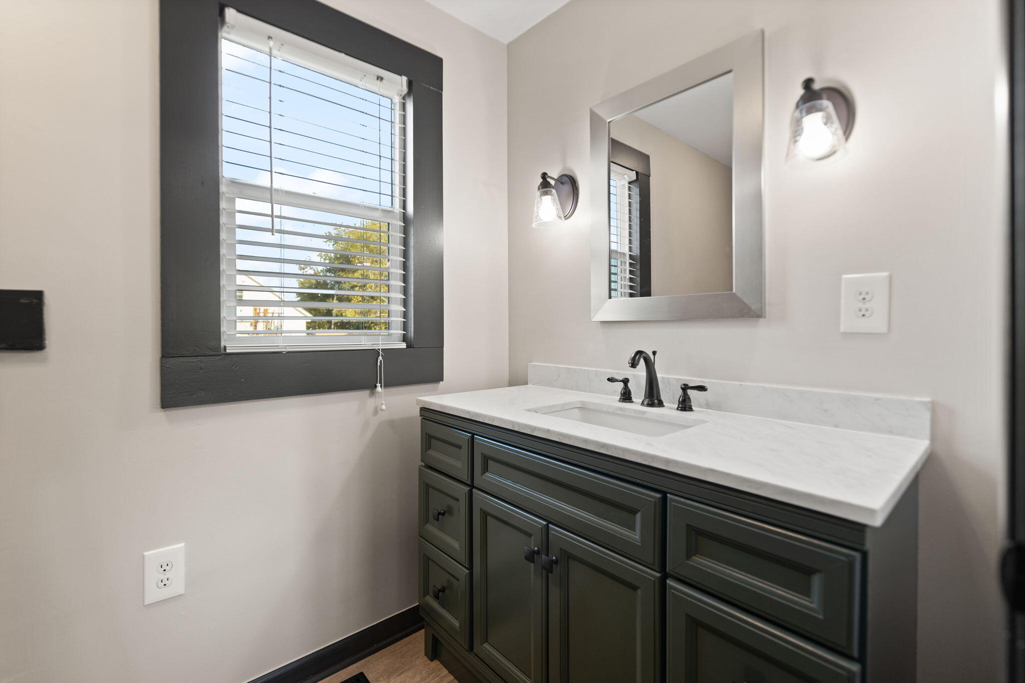 201 York Lane Property Photo 17