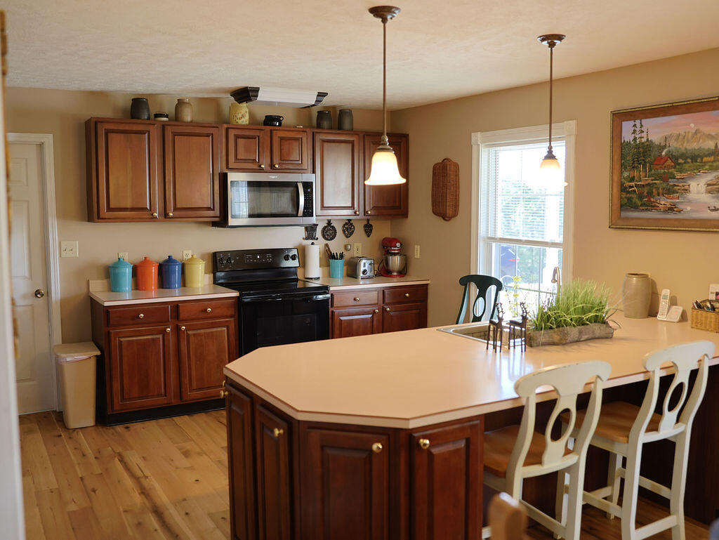 673 Crawford Bend Road Property Photo 3