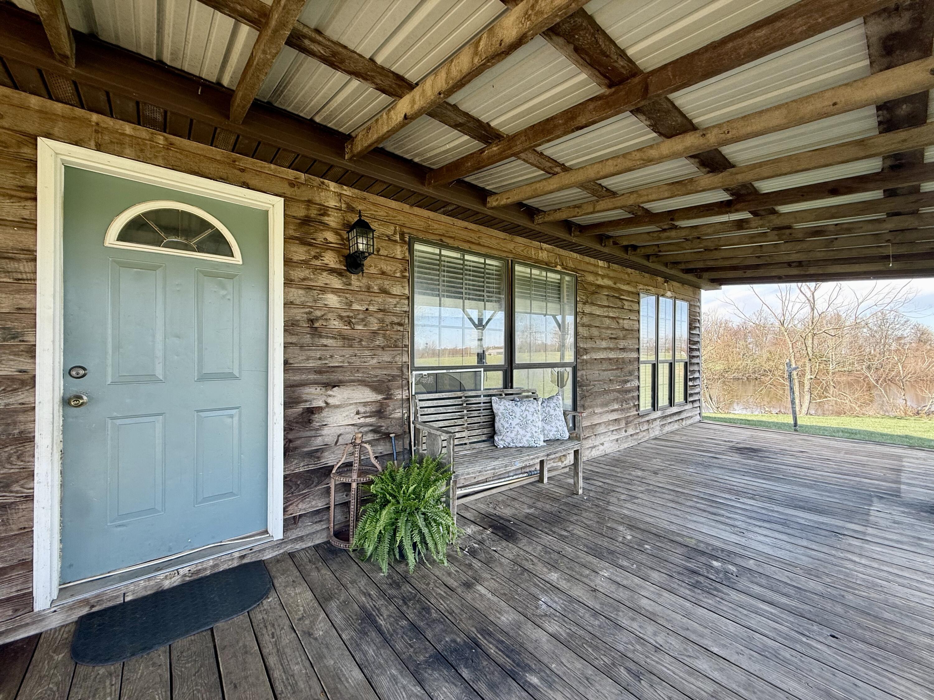 656 Thompson Road Property Photo 6