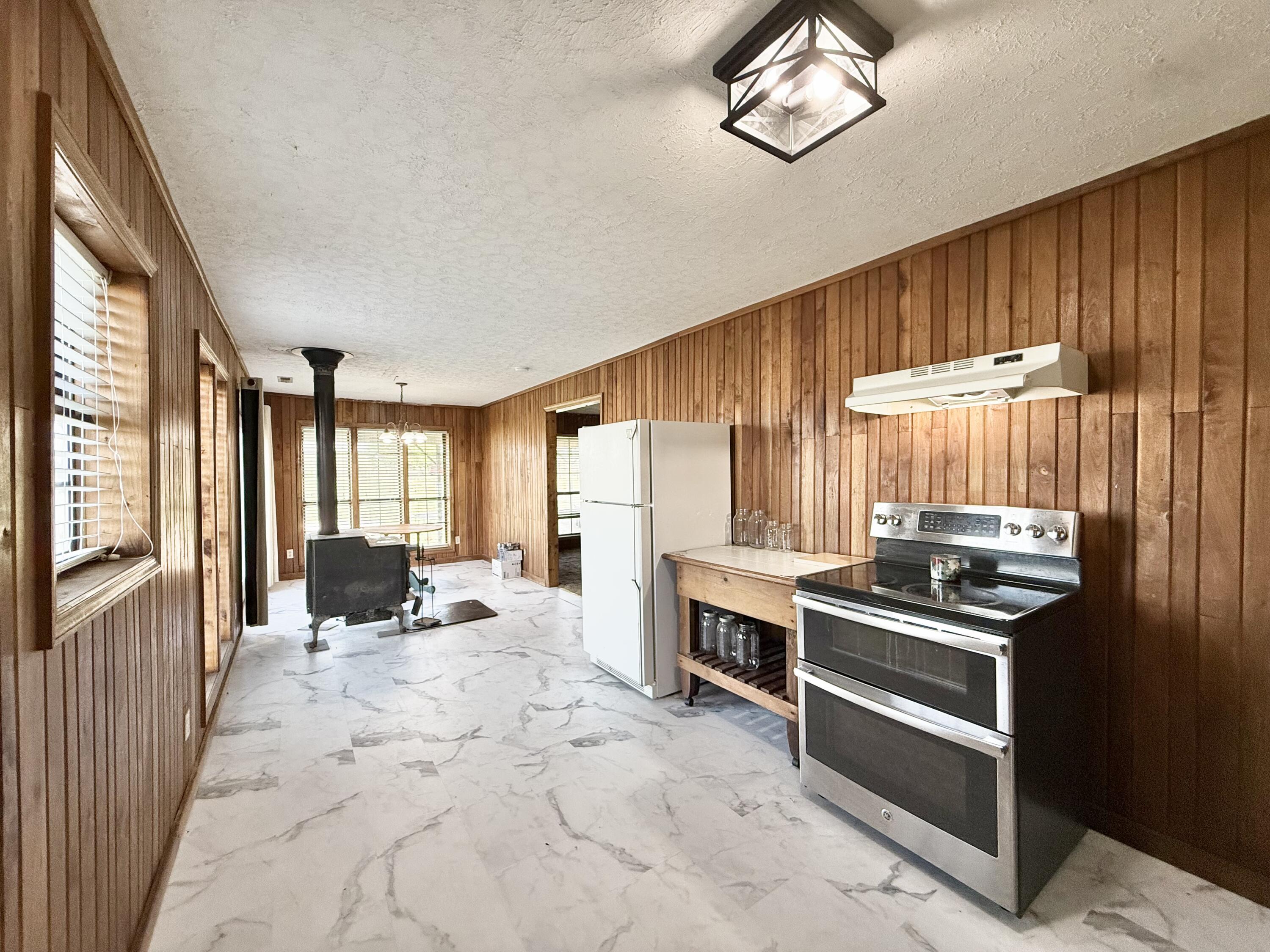 656 Thompson Road Property Photo 10