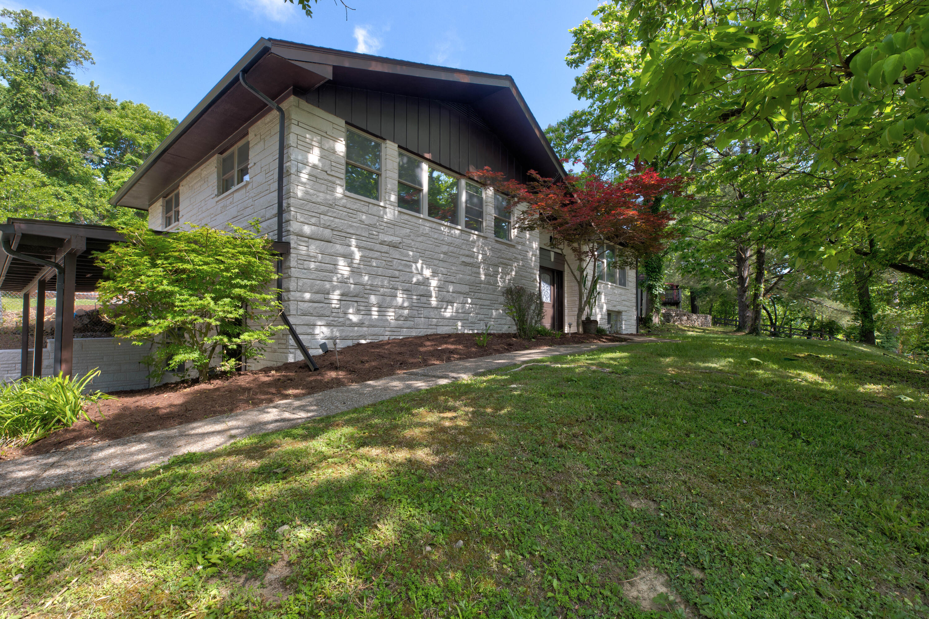 609 Crestview Lane Property Photo 1