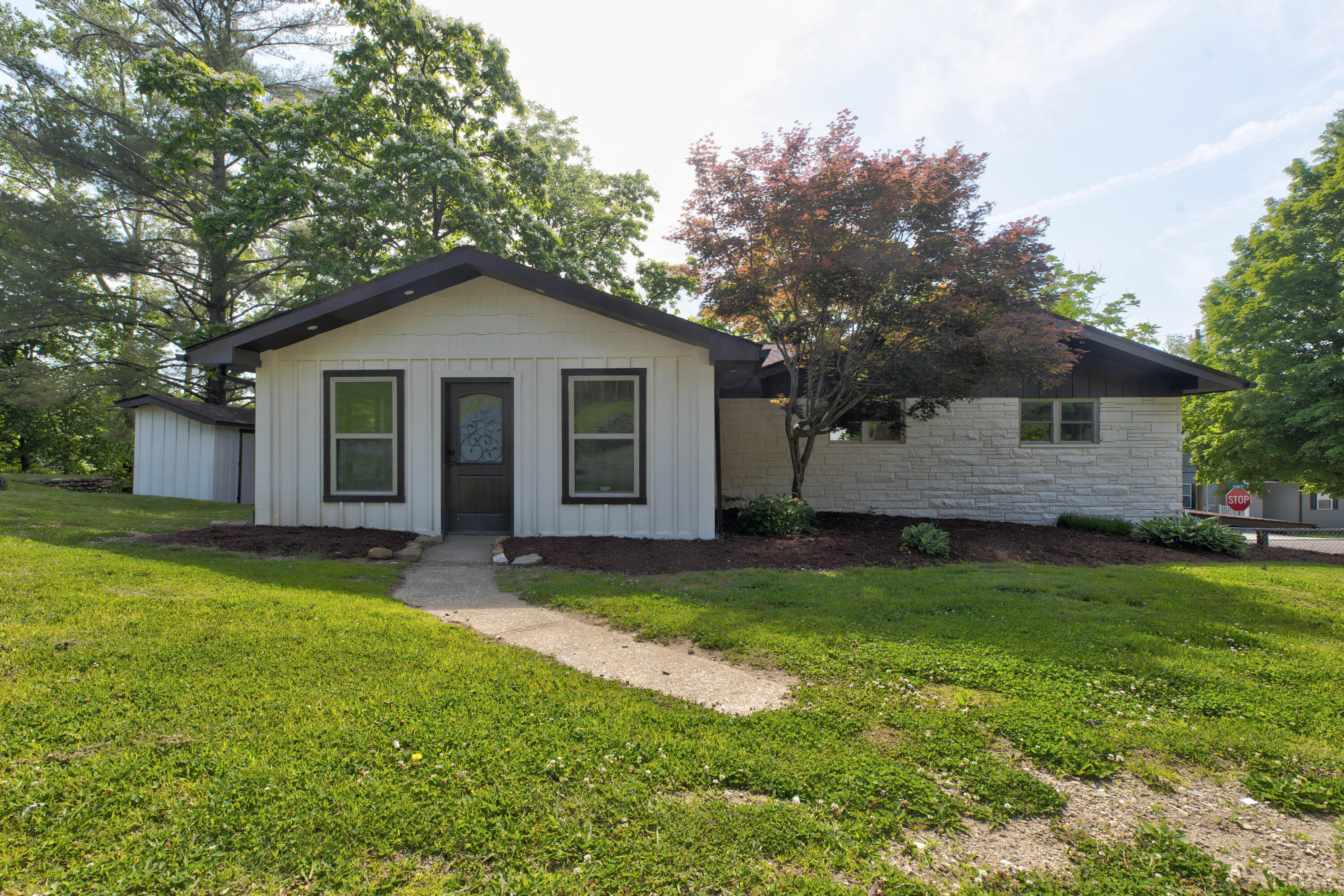 609 Crestview Lane Property Photo 4