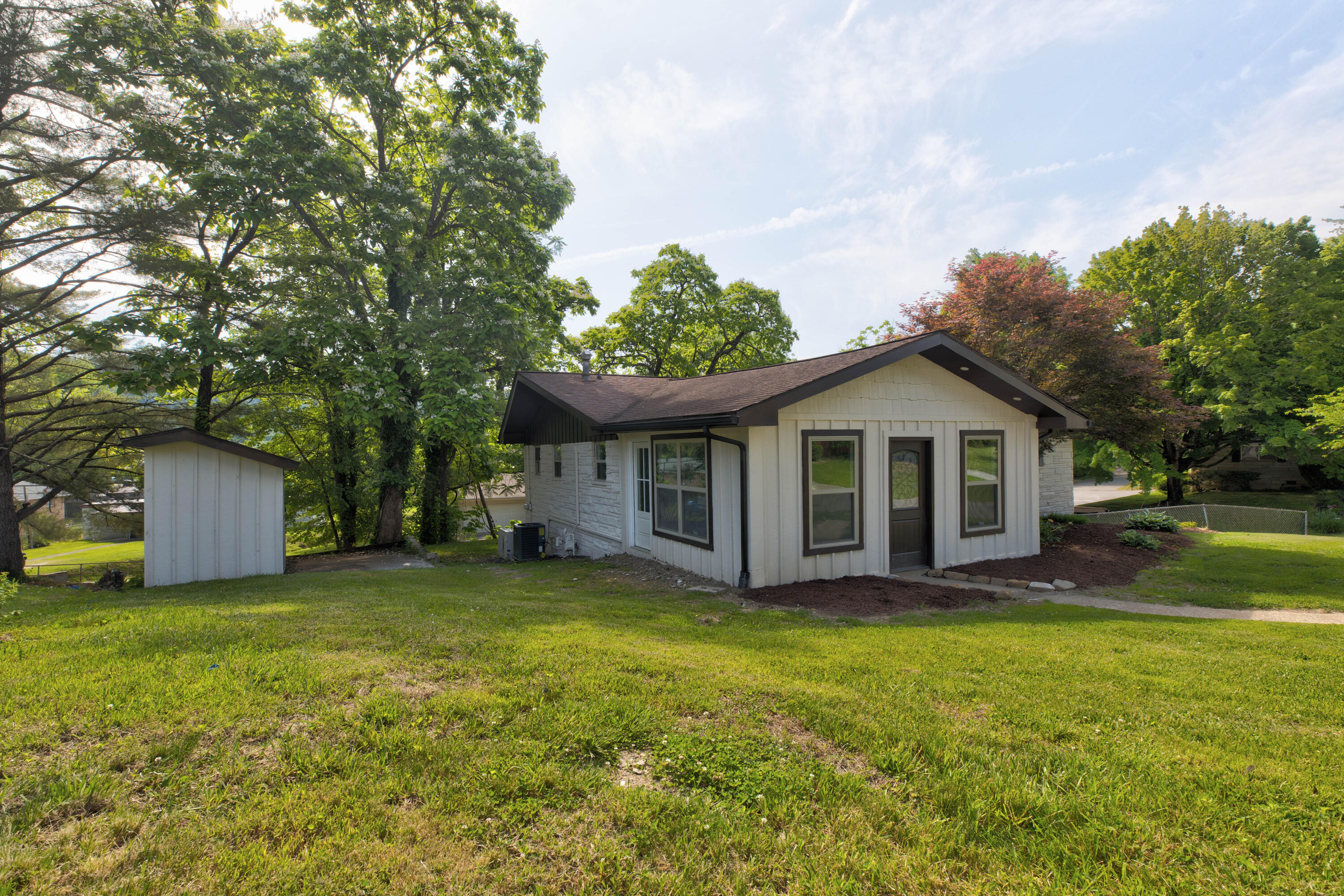 609 Crestview Lane Property Photo 7