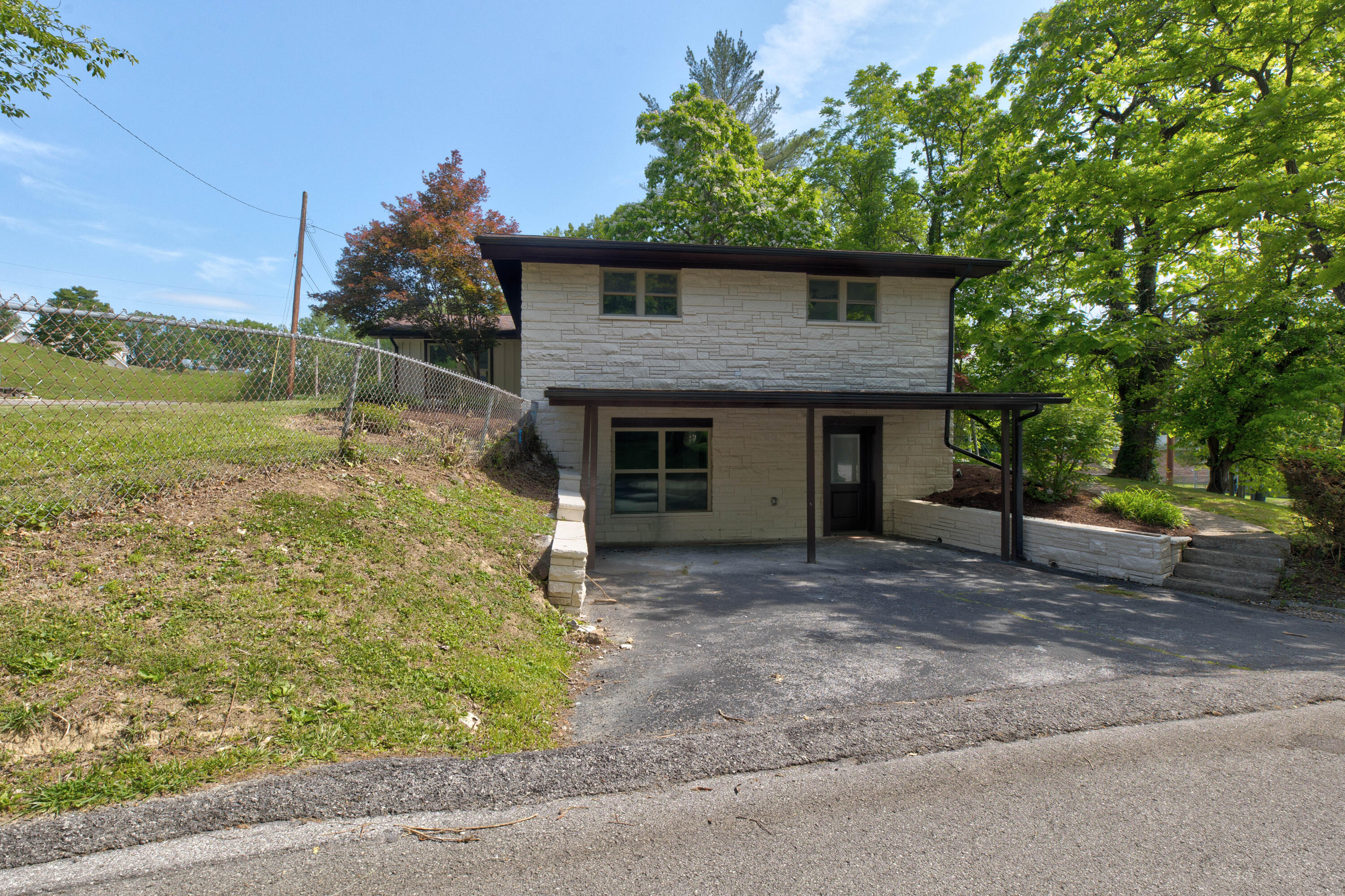 609 Crestview Lane Property Photo 8