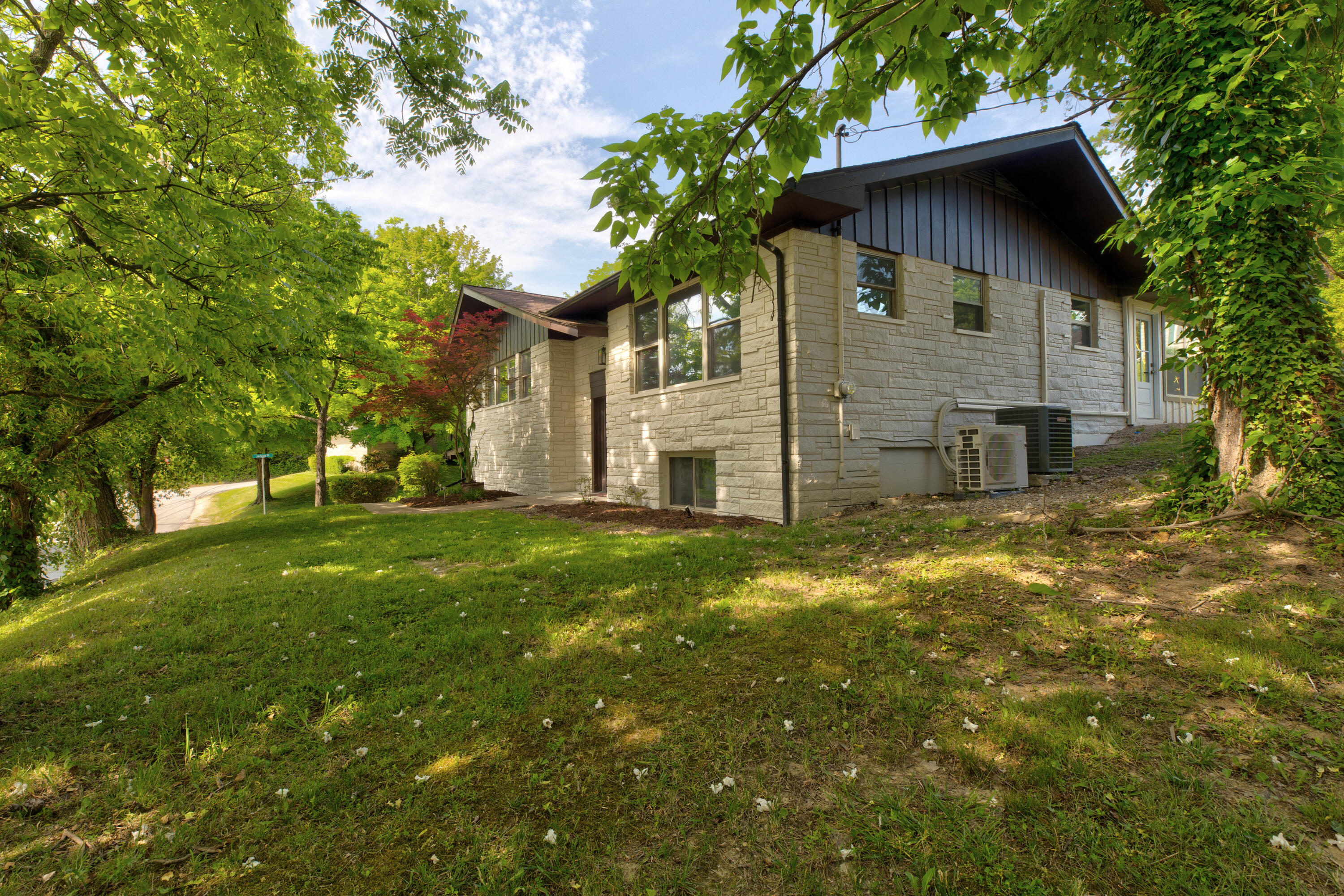 609 Crestview Lane Property Photo 12
