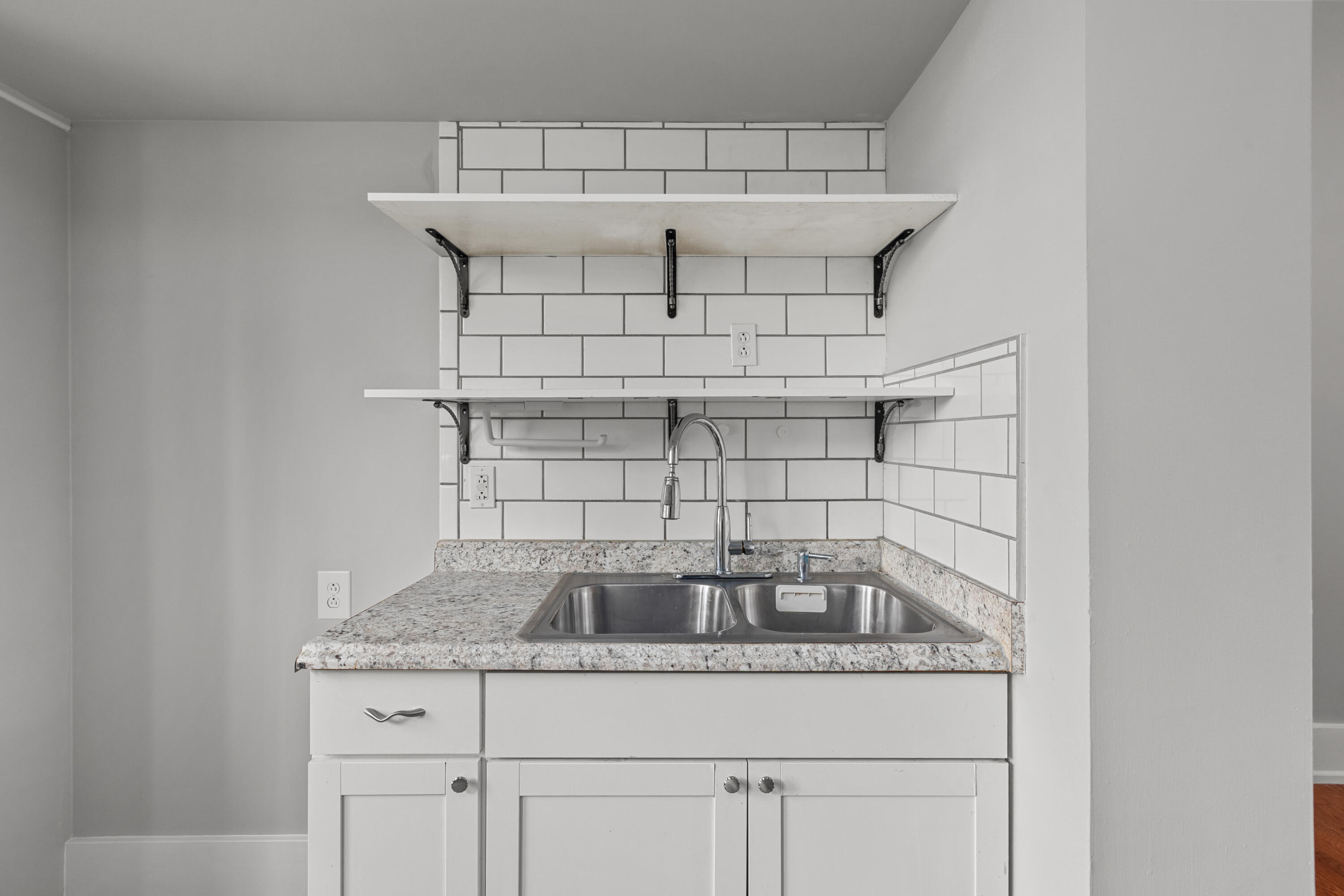 514 Wapping Street Property Photo 8