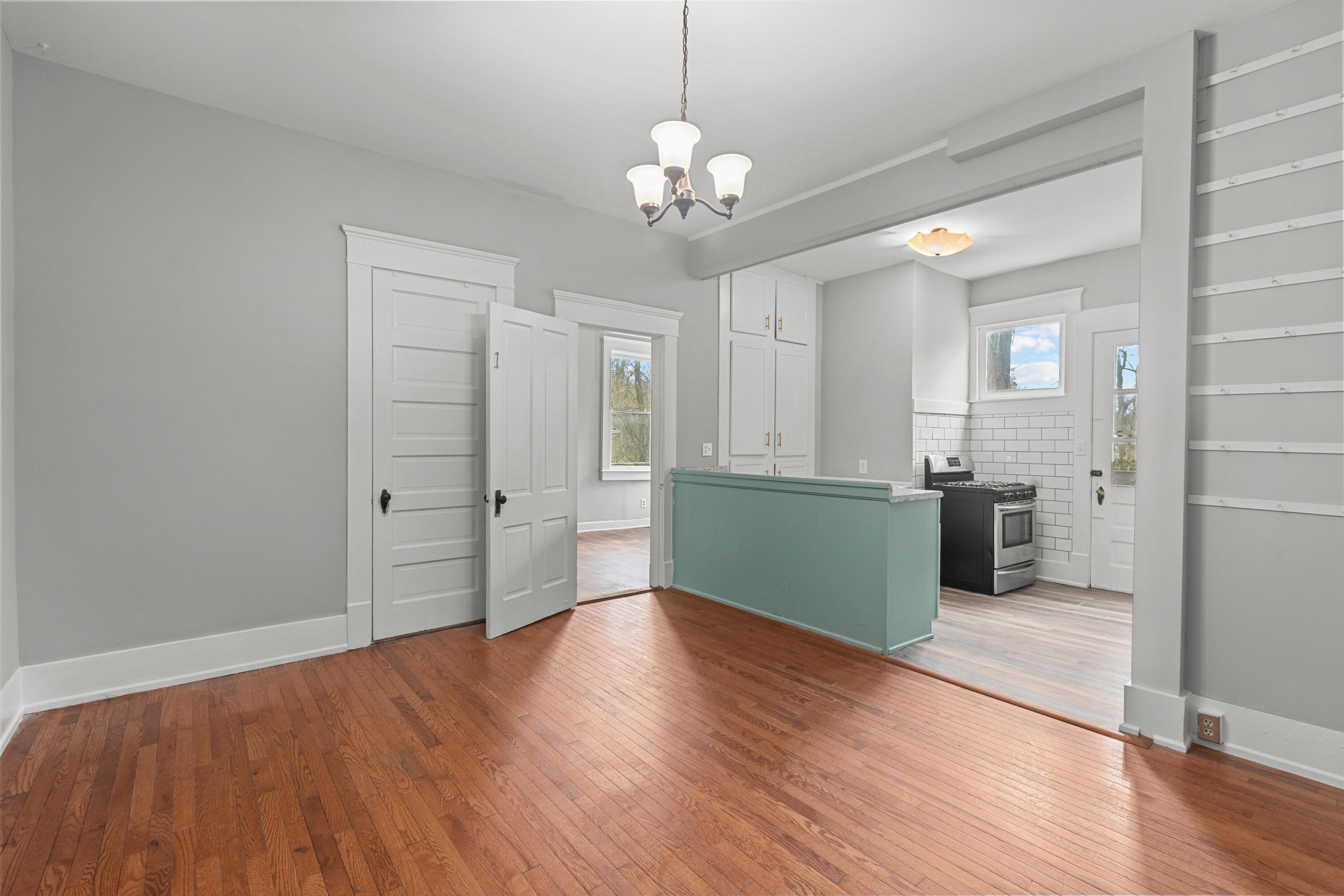 514 Wapping Street Property Photo 9