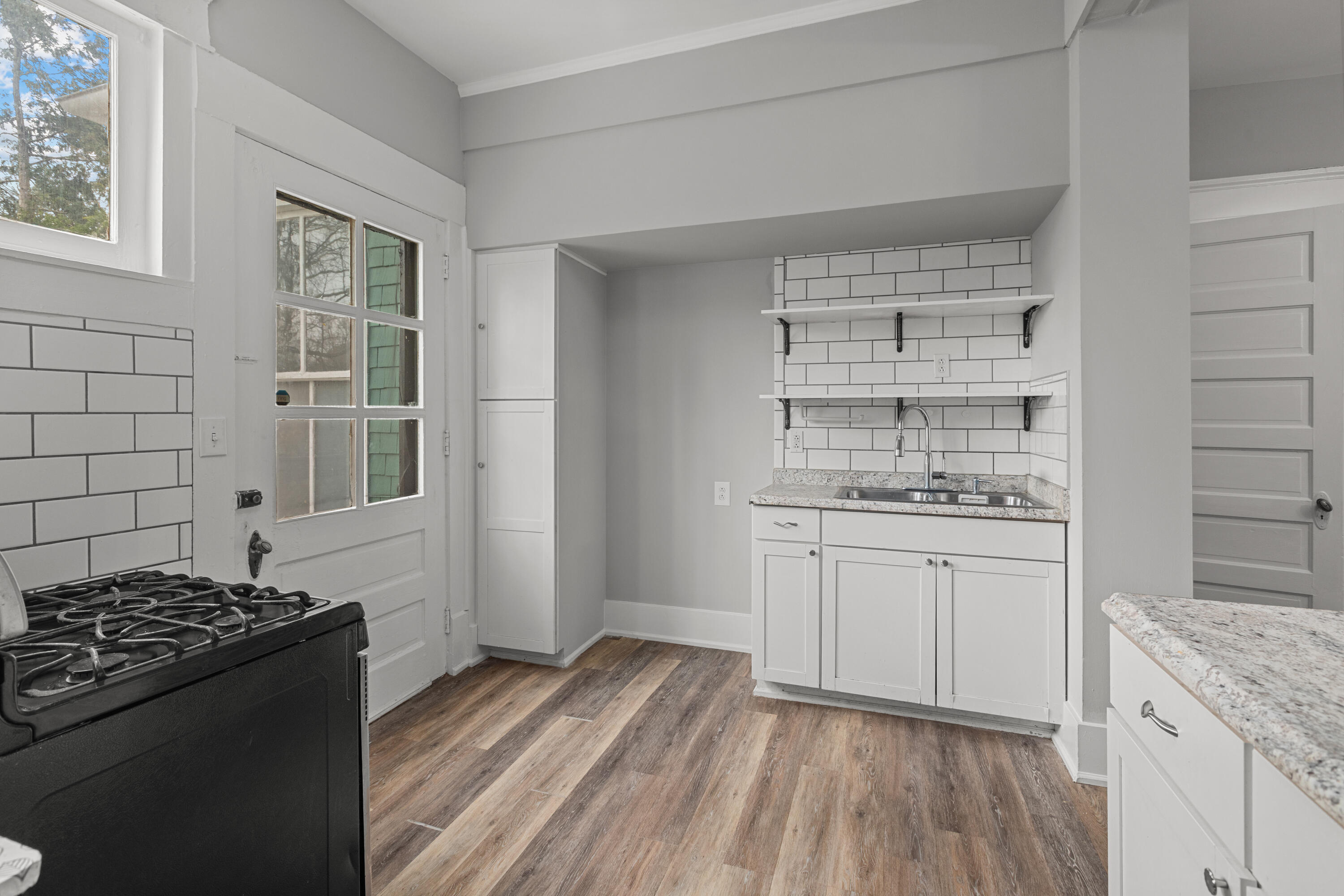 514 Wapping Street Property Photo 16