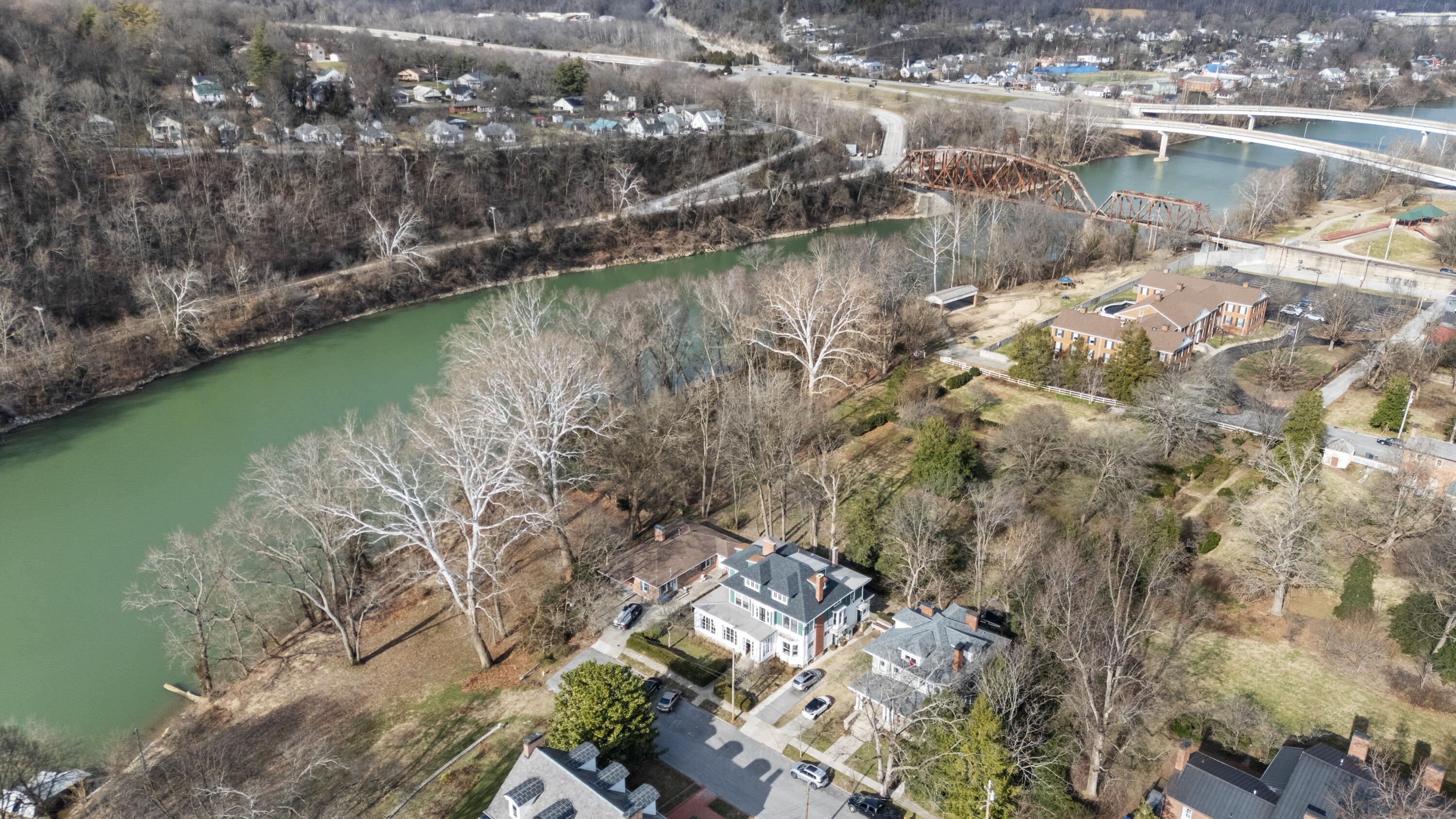514 Wapping Street Property Photo 44