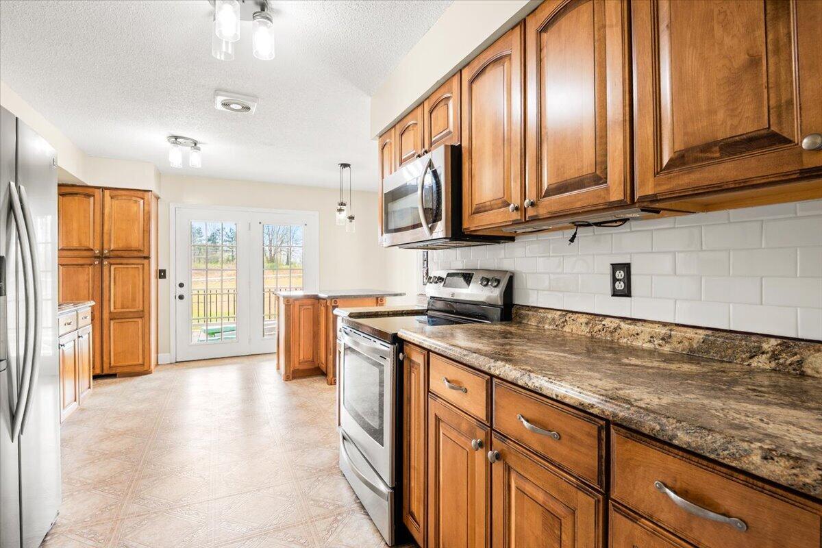 32 Meadow Brook Drive Property Photo 14