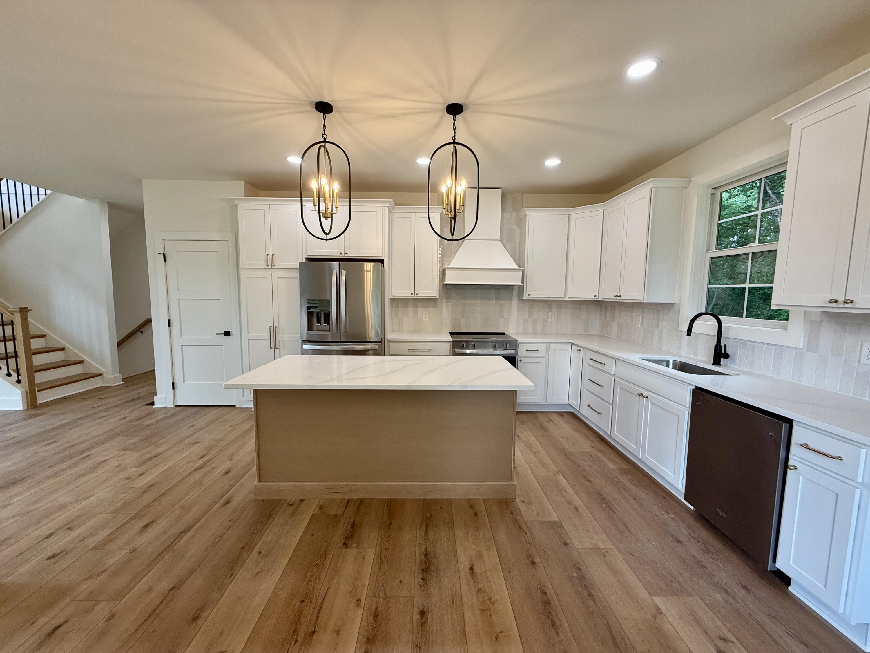 118 Oreda Drive Property Photo 6
