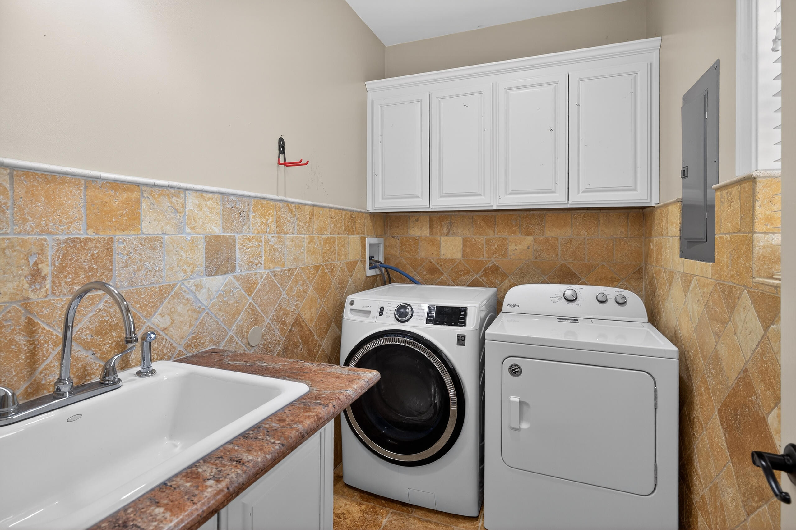 202 Palisades Pointe Drive Property Photo 38