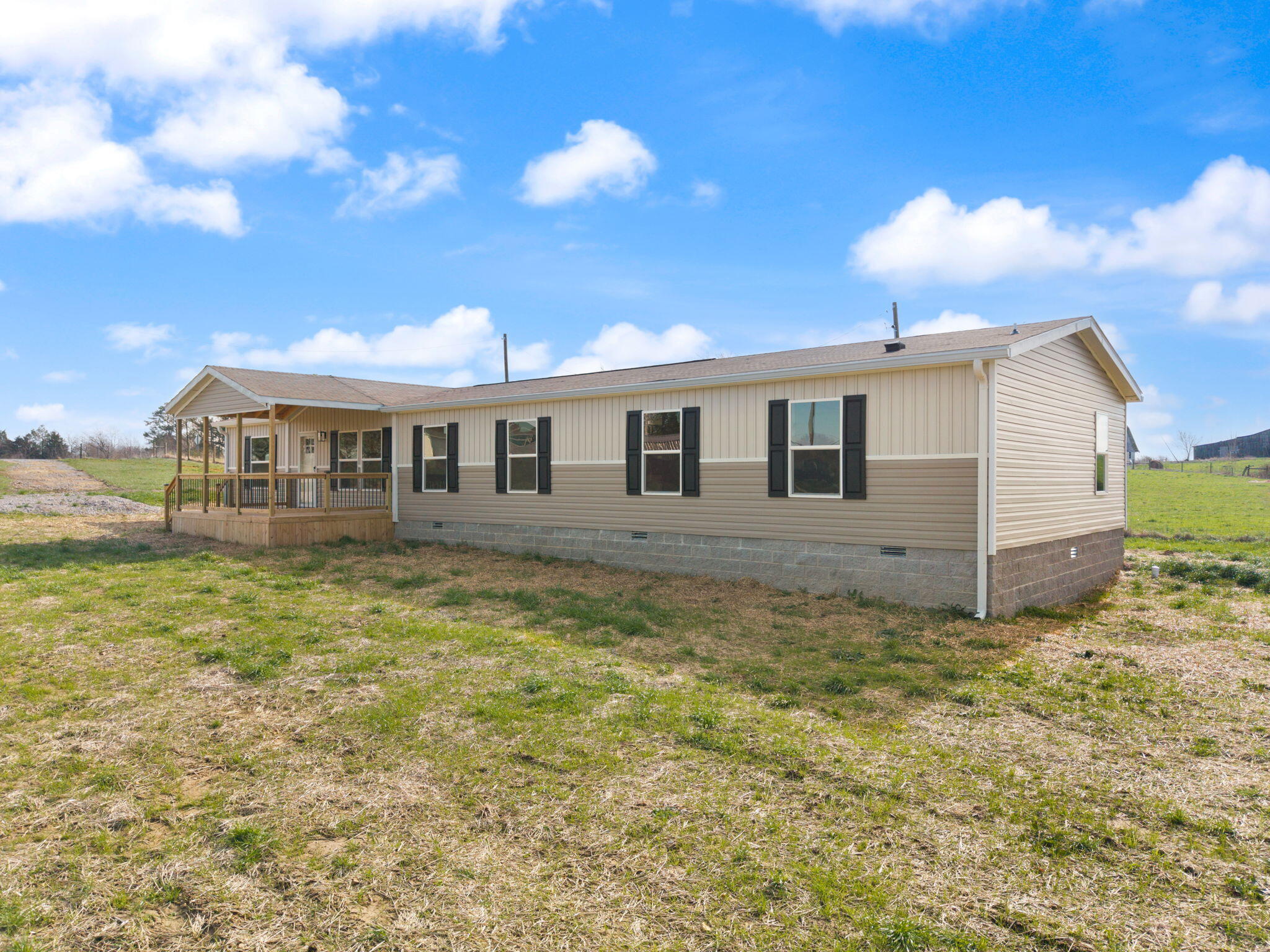906 Denney Road Property Photo 4