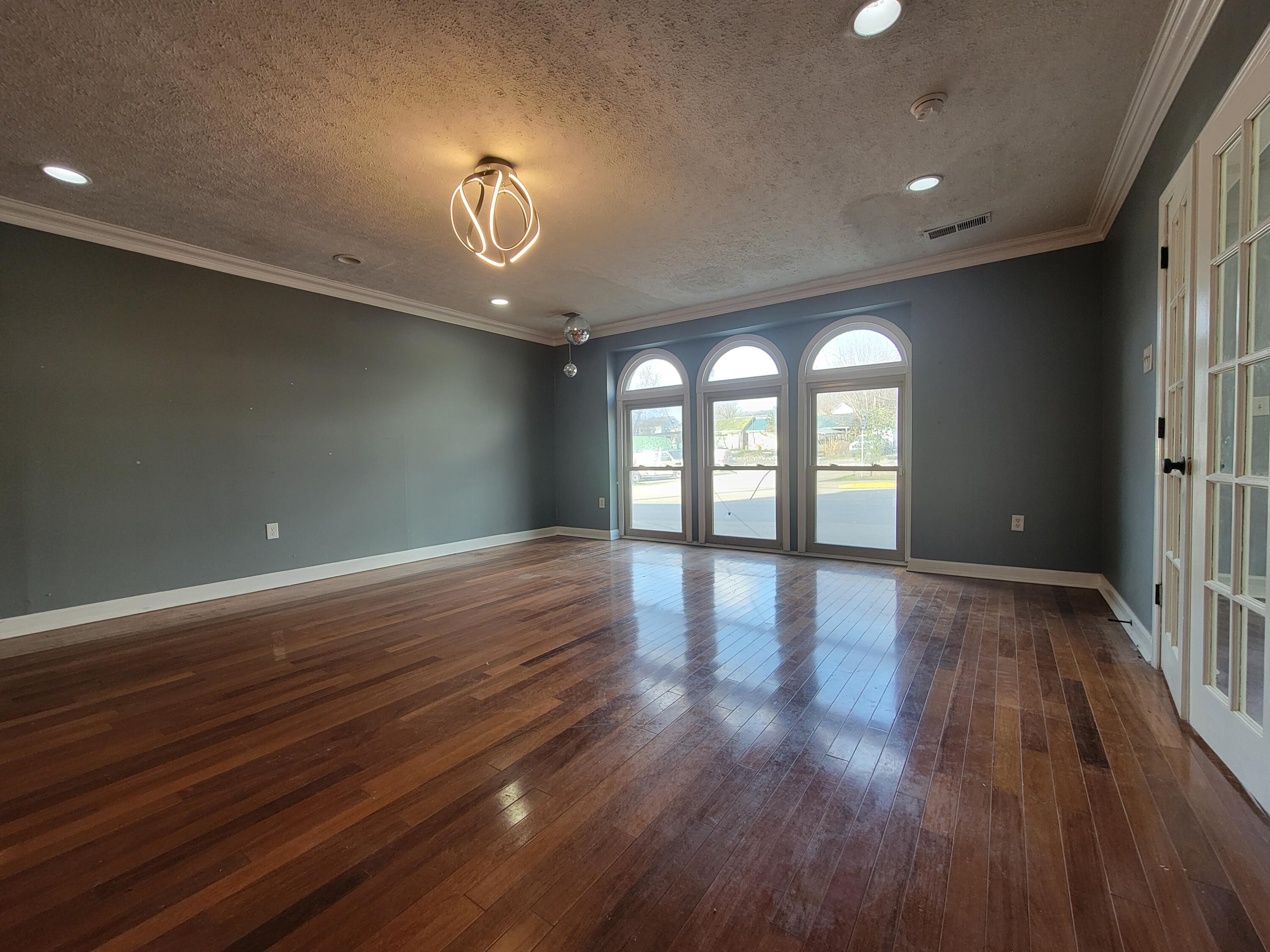 3364 Main Street Property Photo 6