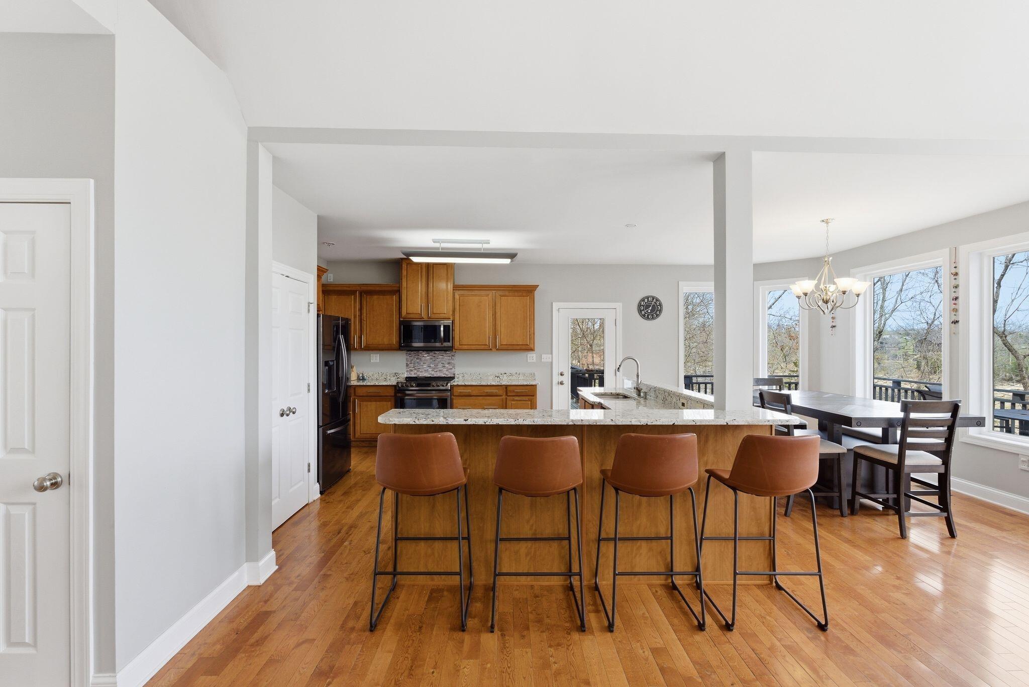 866 Donmar Drive Property Photo 13