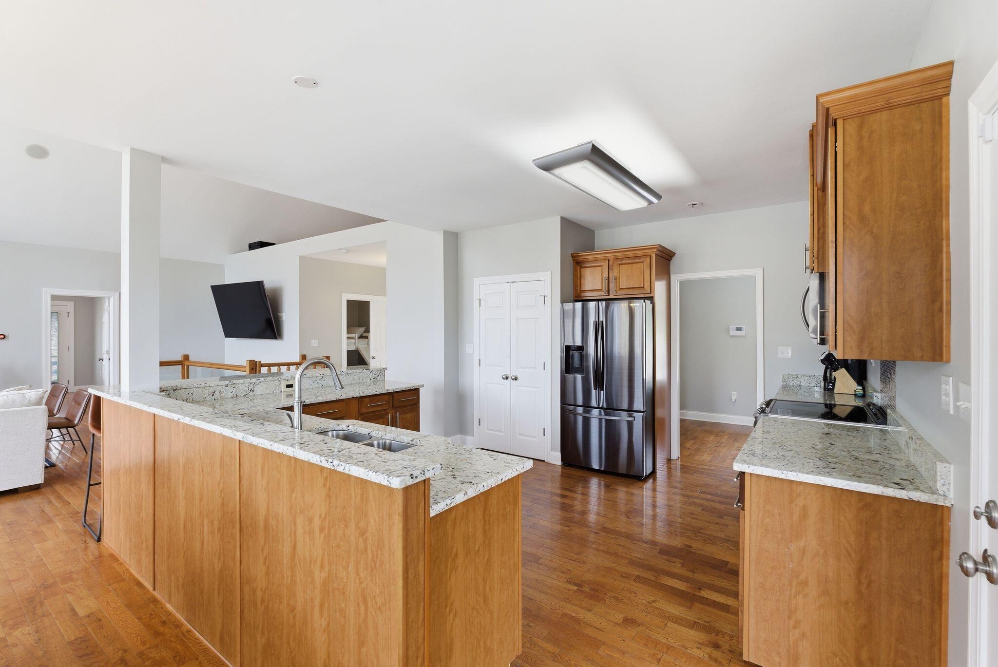 866 Donmar Drive Property Photo 14