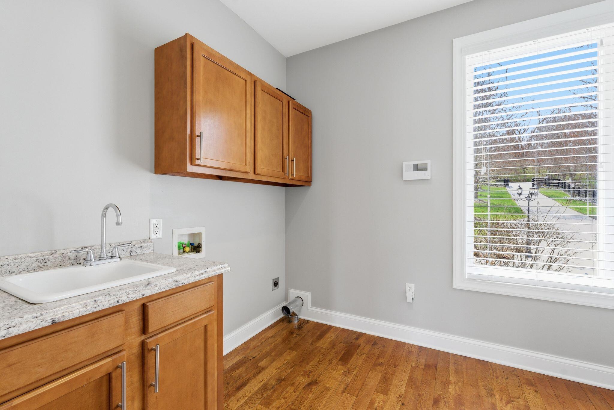 866 Donmar Drive Property Photo 27