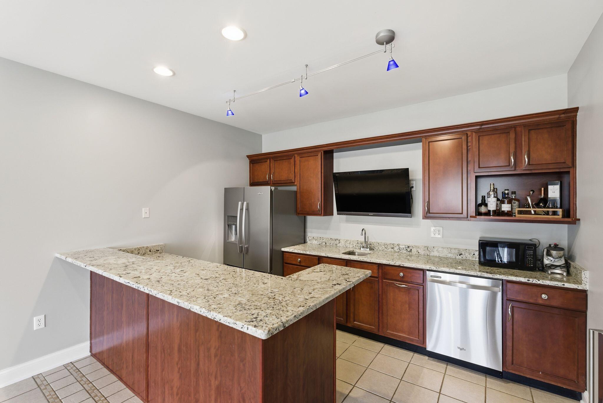 866 Donmar Drive Property Photo 38
