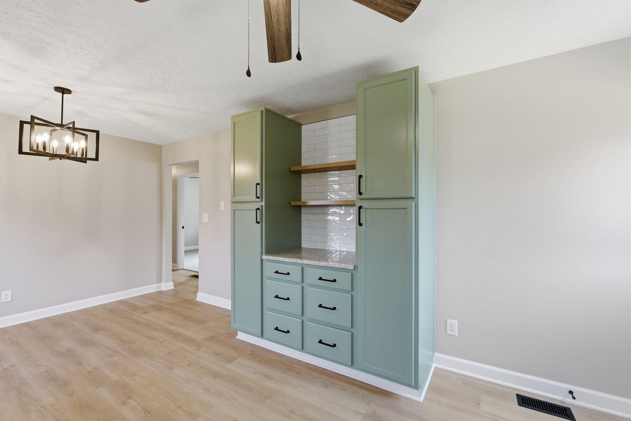 114 Cardinal Drive Property Photo 3