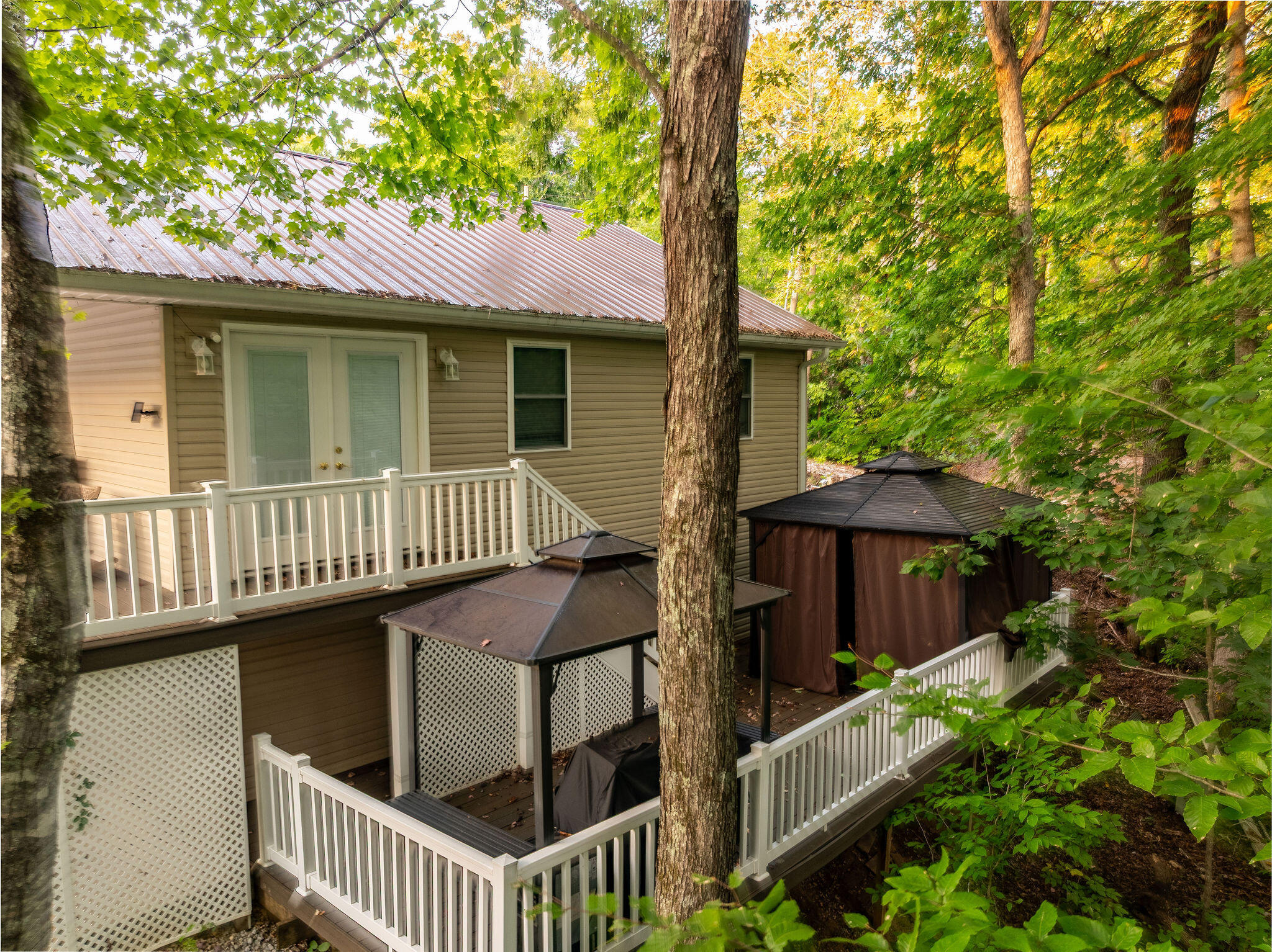 81 White Oak Lane Property Photo 6