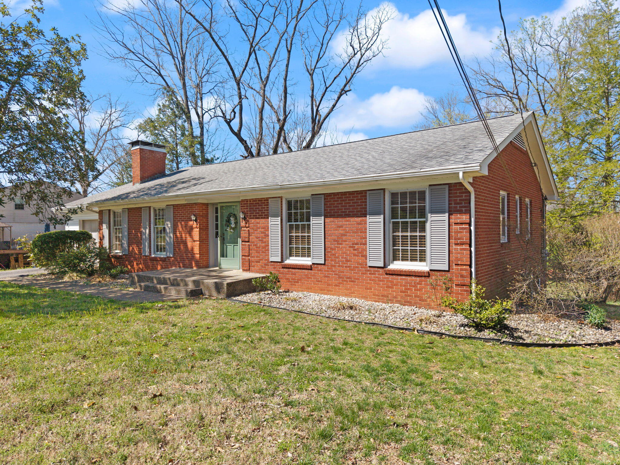 325 Maple Avenue Property Photo 4