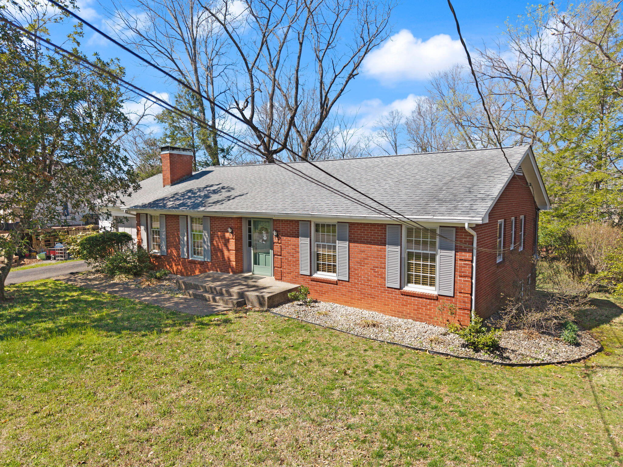 325 Maple Avenue Property Photo 5