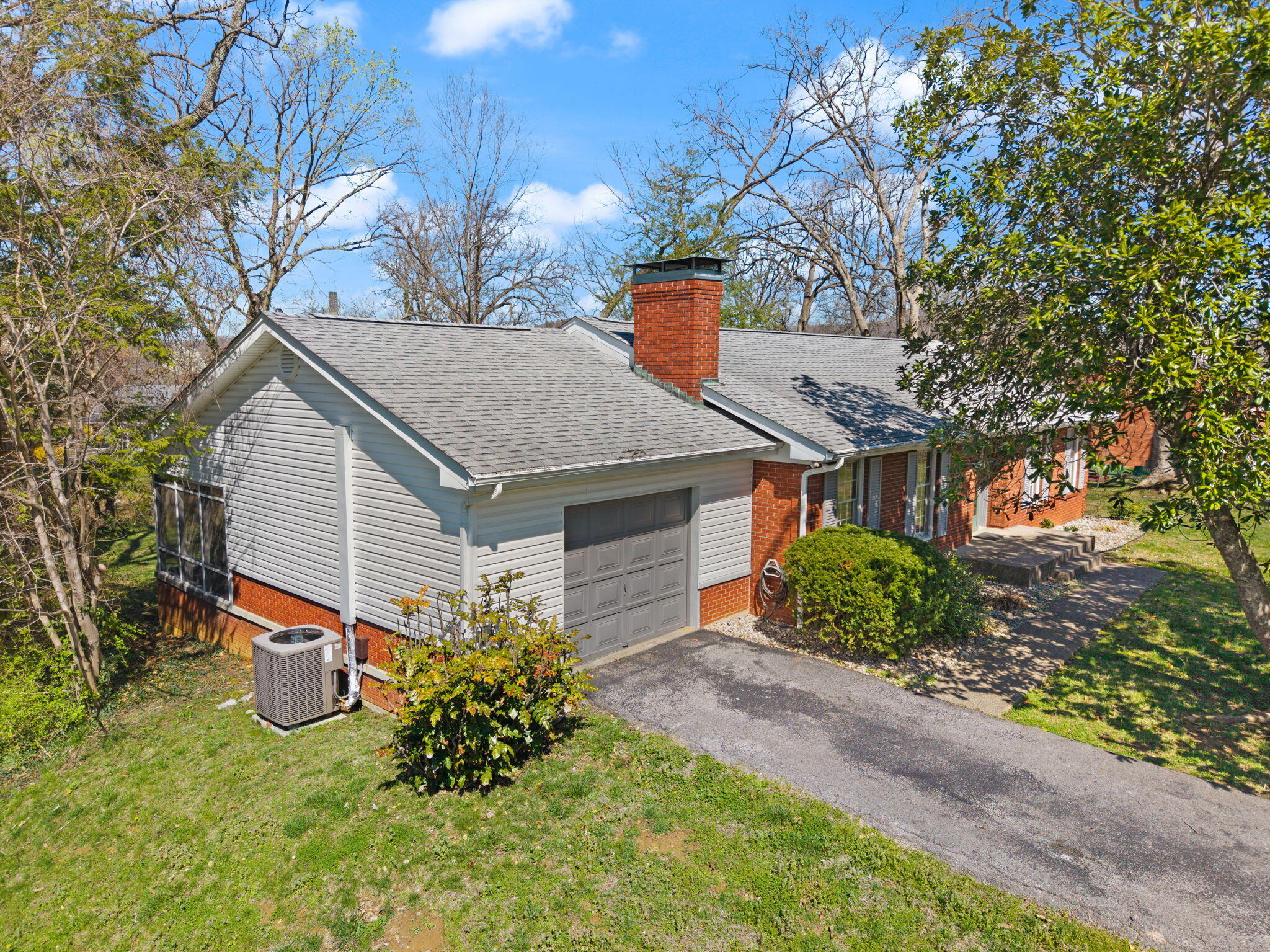 325 Maple Avenue Property Photo 6