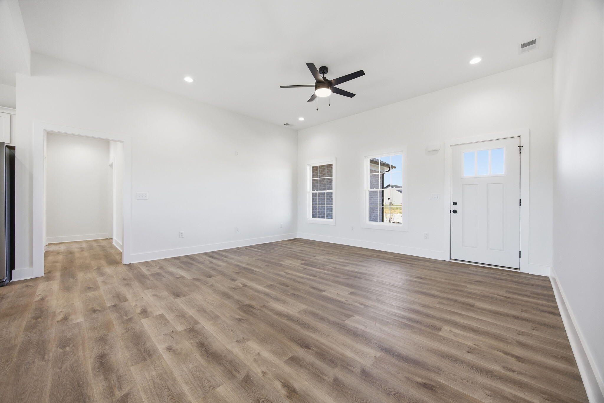 603 Comanche Trail Property Photo 4