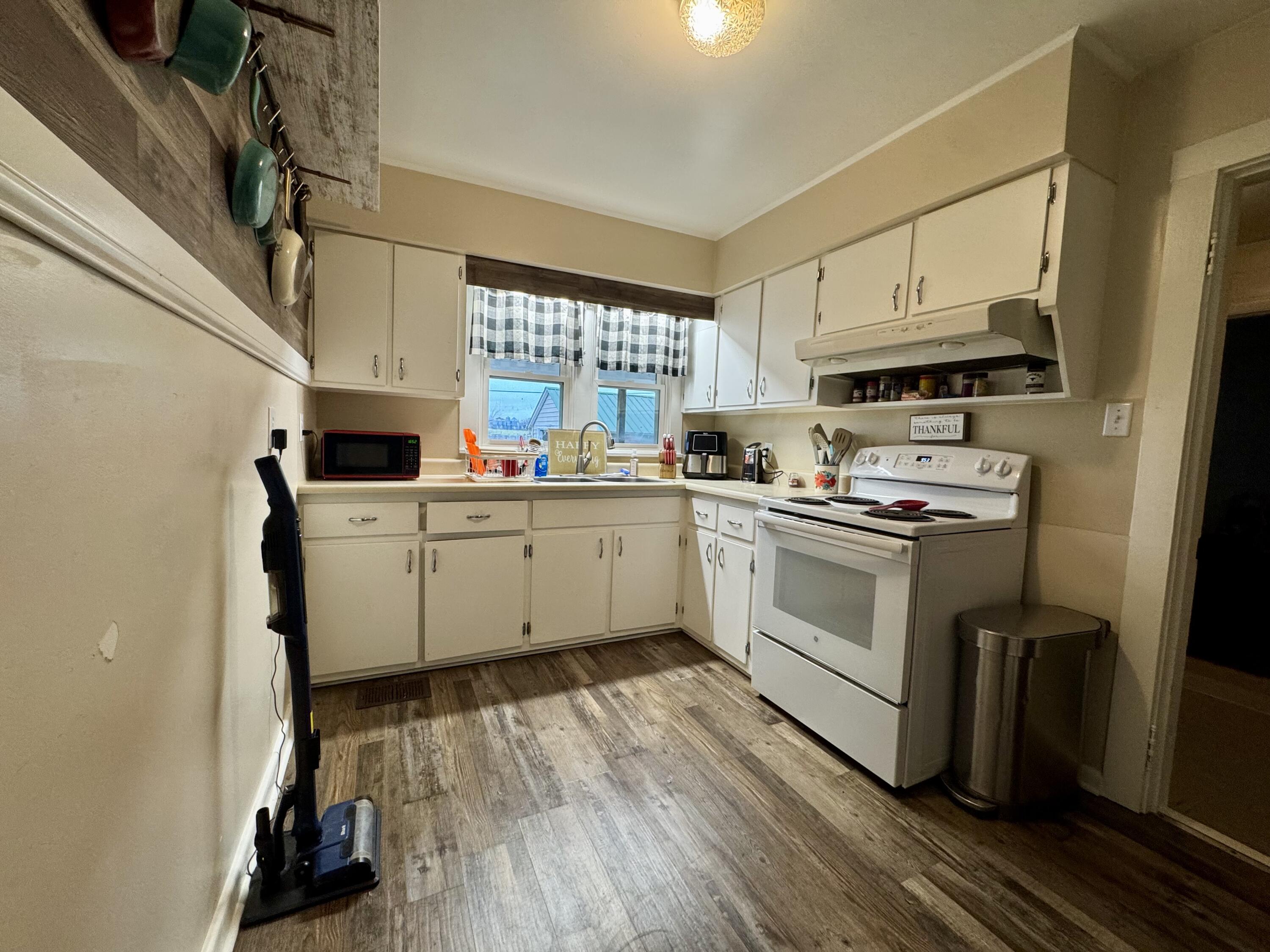 1031 Highway 1016 Property Photo 19