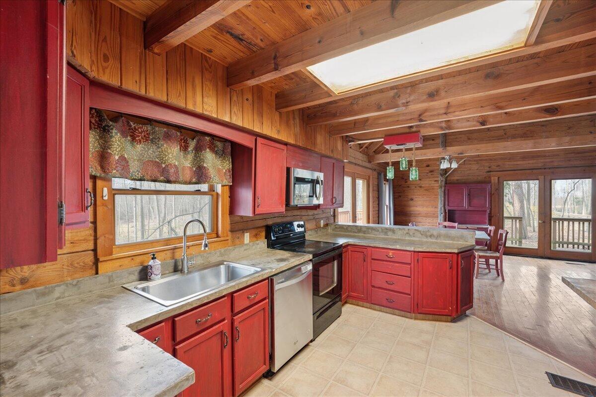 1049 Mcdonald Road Property Photo 9