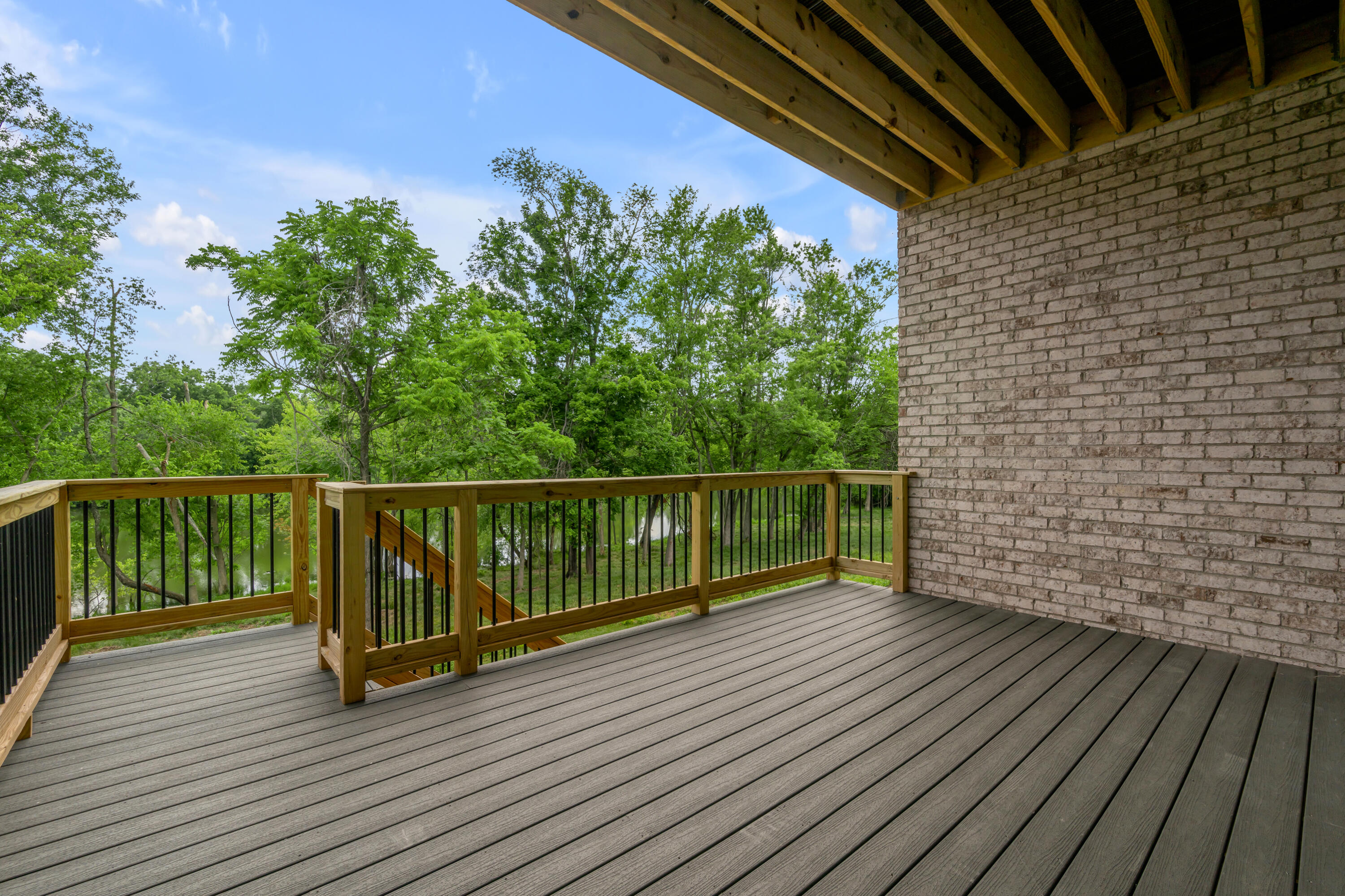 753 Shady Cove Property Photo 3