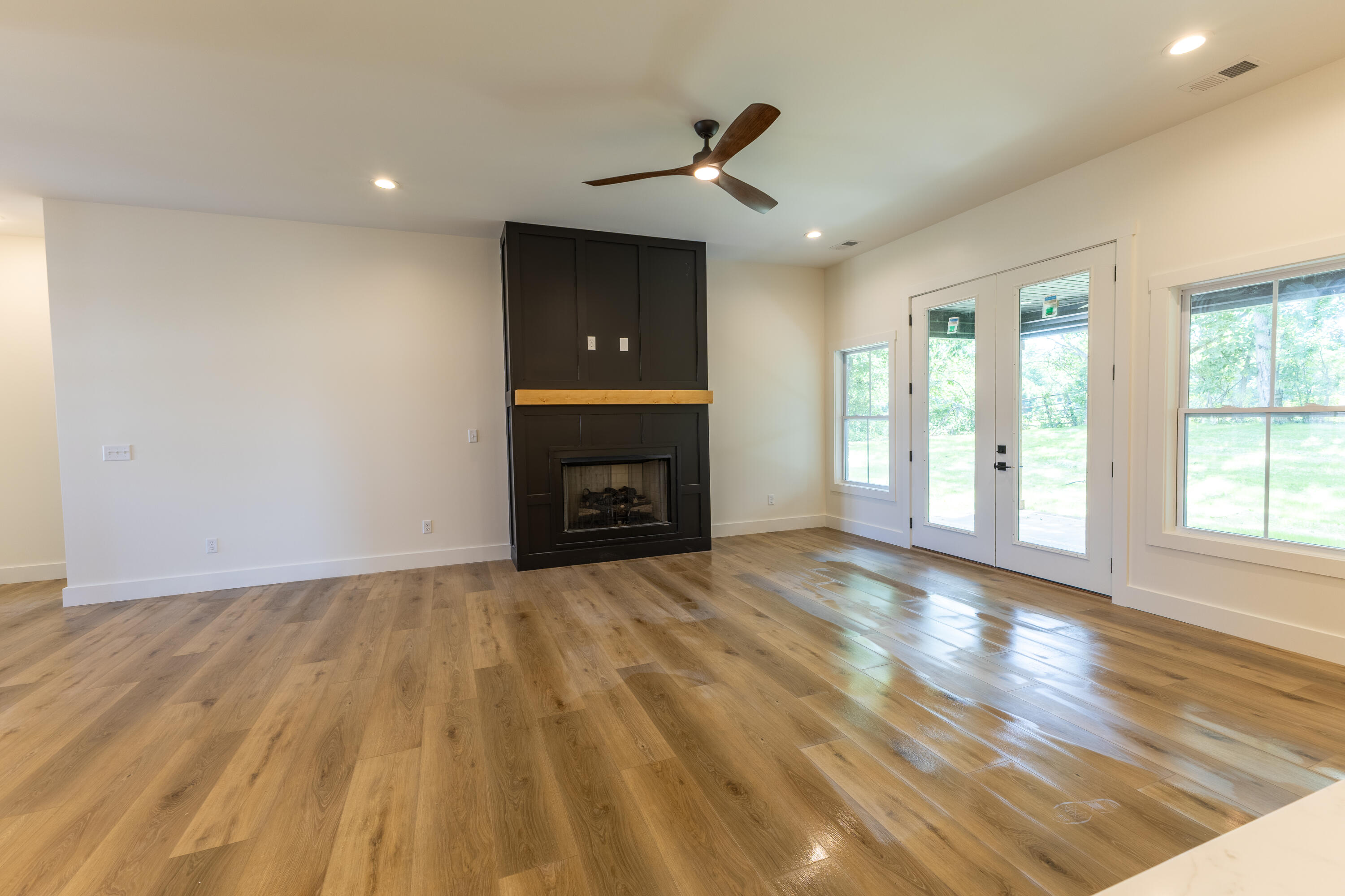213 Wiley Way Property Photo 5