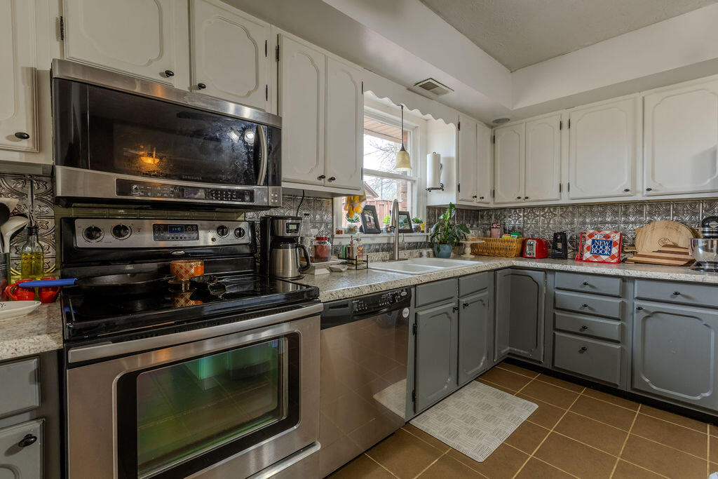 104 Summit Drive Property Photo 10