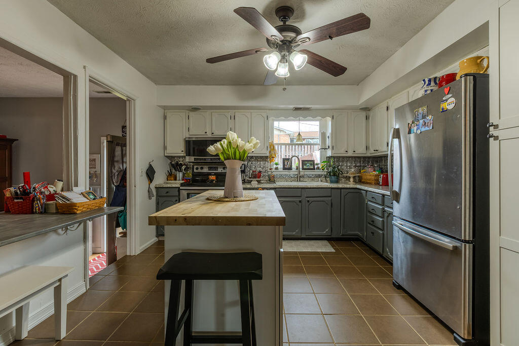 104 Summit Drive Property Photo 11