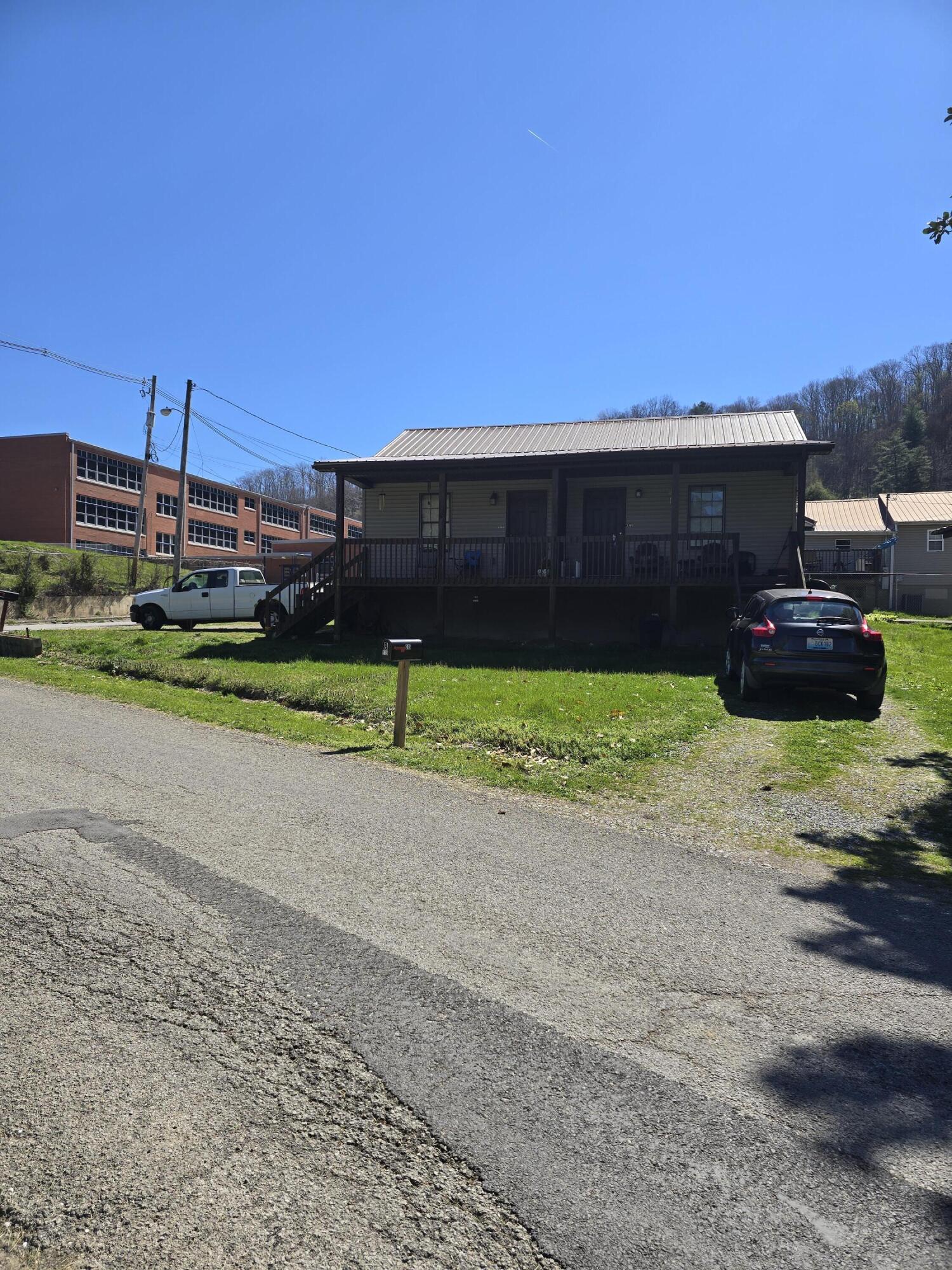 217 & 219 Elizabeth Drive 217 219 A-b Property Photo 6