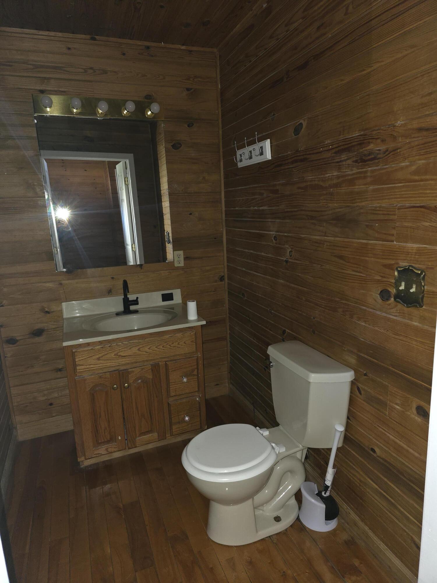 217 & 219 Elizabeth Drive 217 219 A-b Property Photo 17