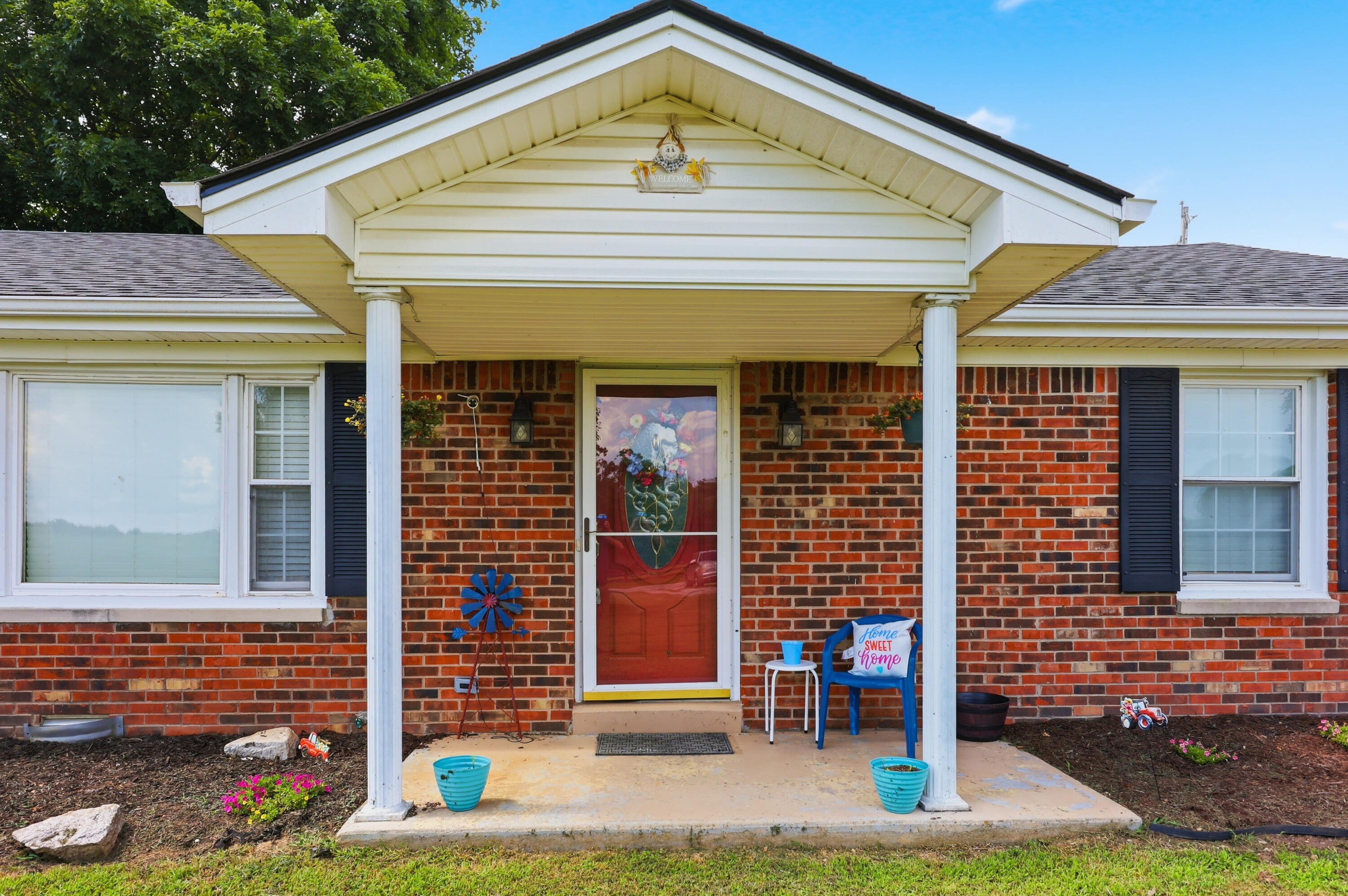325 Goodlett Road Property Photo 4