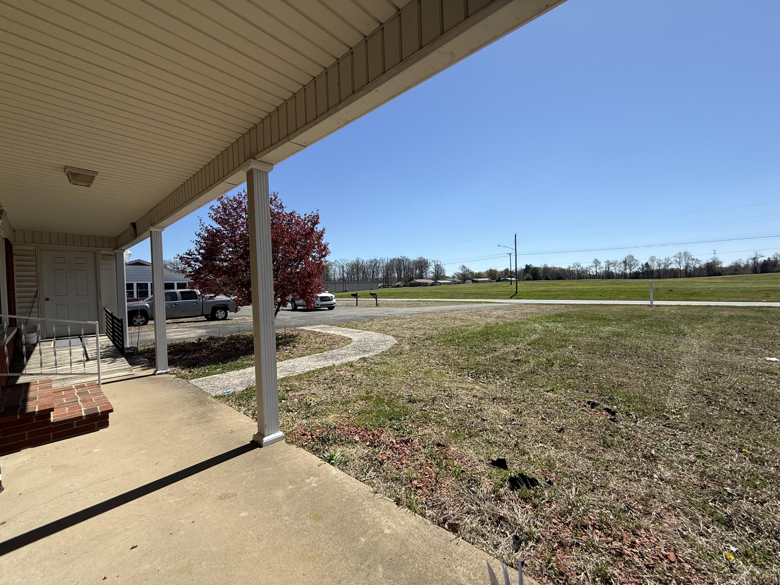 262 E Steve Wariner Drive Property Photo 2