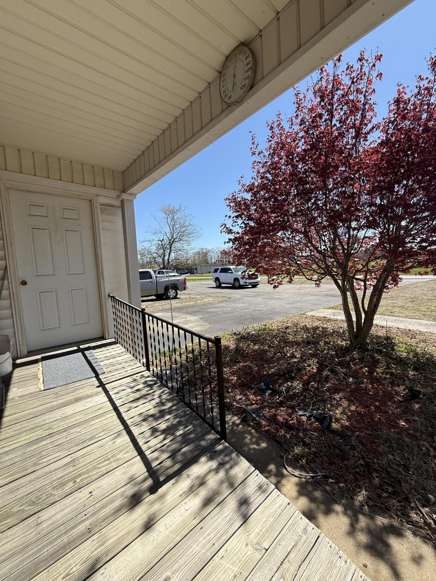 262 E Steve Wariner Drive Property Photo 3